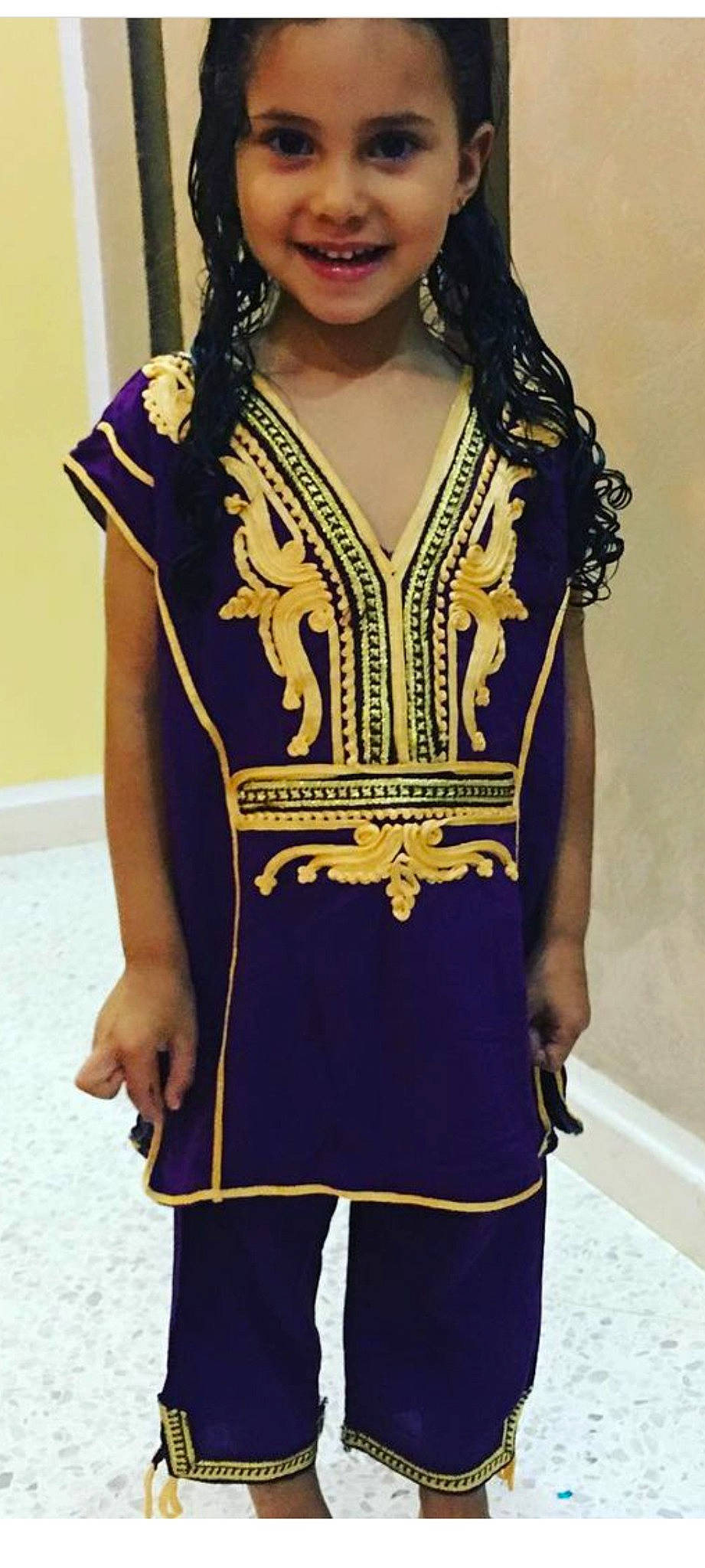 Aisha a rejoint le concours — aidez-le/la à gagner de superbes lots ! art, black, chest, fashion_design, human_body, jersey, jewellery, joy, neck, outerwear, pattern, person, sleeve, sleeveless_shirt, sportswear, street_fashion, t_shirt, textile, thigh, trunk