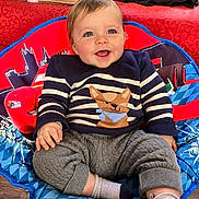 Alessio participe au concours pour gagner de l'argent avec cette photo : baby, blue, chair, child, clothing, cozy, cute, fox_graphic, grey_pants, happy, indoor, person, portrait, racing_car, red, sitting, smiling, socks, striped_sweater, wooden_floor