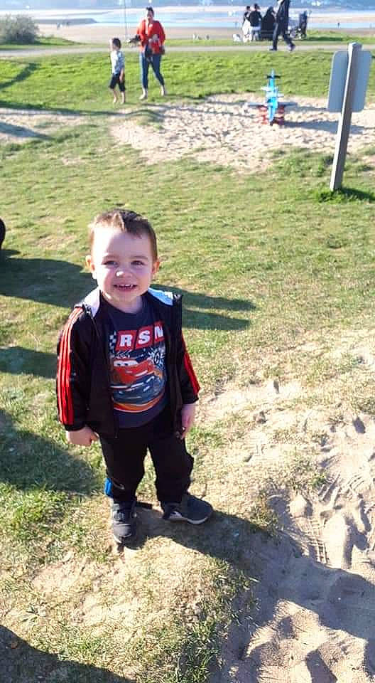 Mael a rejoint le concours — aidez-le/la à gagner de superbes lots ! child, fun, grass, joy, leisure, person, play, playground, recreation, smile, soil, toddler, tree