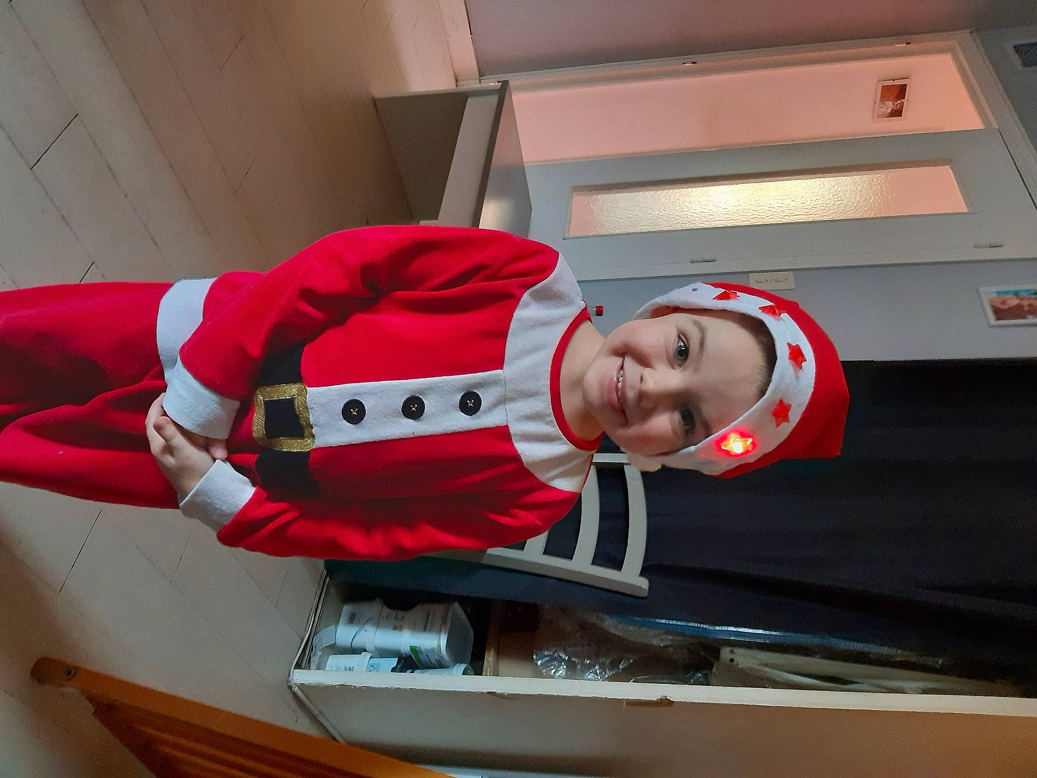 Maël participe au concours pour gagner de l'argent avec cette photo : carmine, comfort, event, hat, headwear, joy, person, sleeve, smile