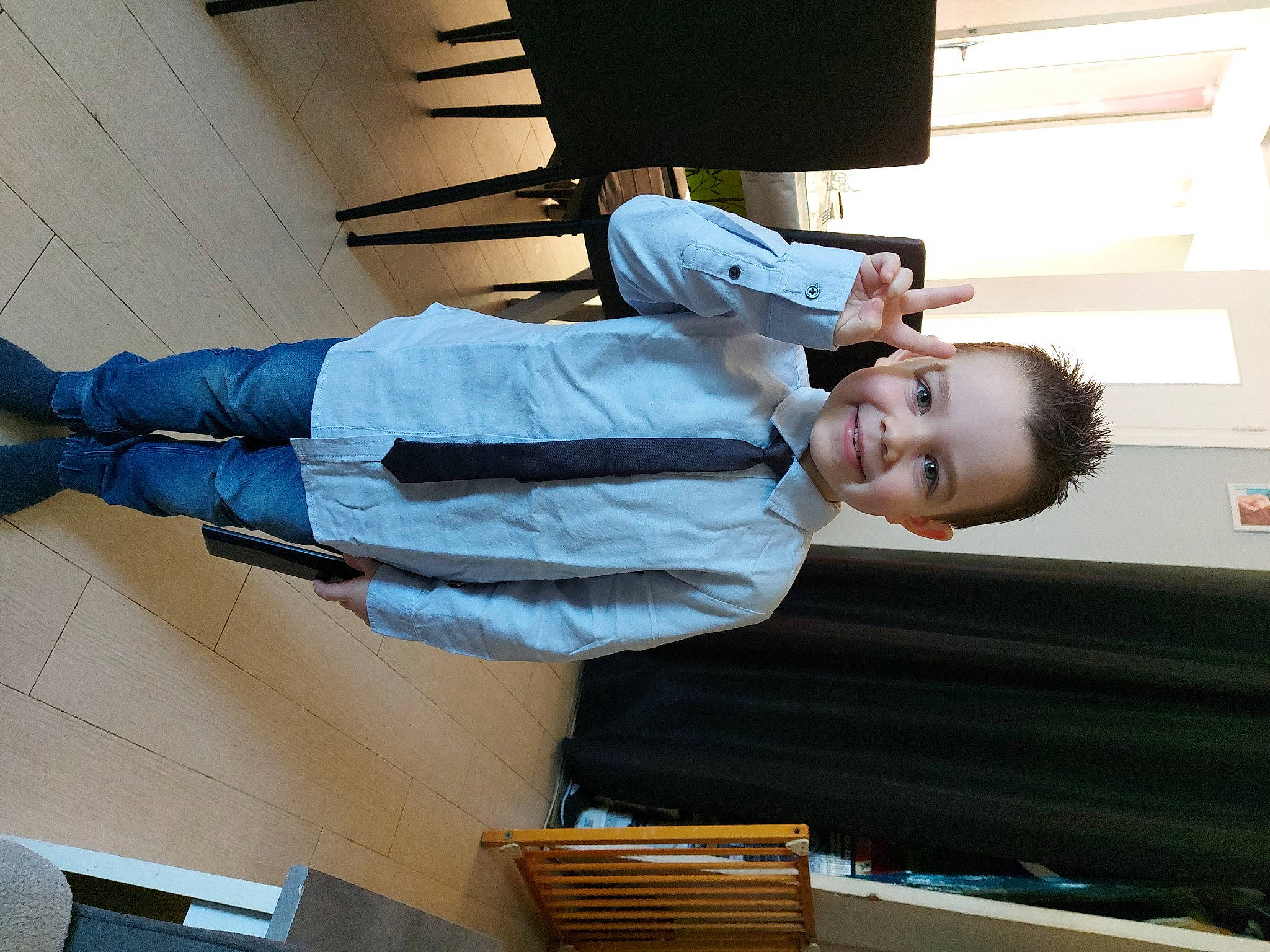 Maël a rejoint le concours — aidez-le/la à gagner de superbes lots ! baby_toddler_clothing, child, cleanliness, comfort, elbow, electric_blue, engineering, fun, human_leg, joint, joy, knee, person, product, room, smile, thigh, toddler, walking_shoe, wrist