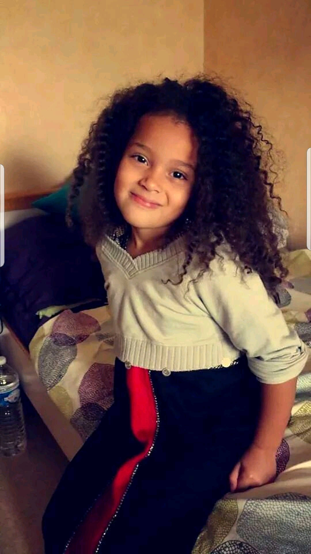 Selwa participe au concours pour gagner de l'argent avec cette photo : baby_toddler_clothing, black_hair, bottled_water, cheek, child_model, cool, drinking_water, eyebrow, facial_expression, forehead, hairstyle, happy, iris, jheri_curl, joy, lamp, person, plastic_bottle, portrait_photography, ringlet