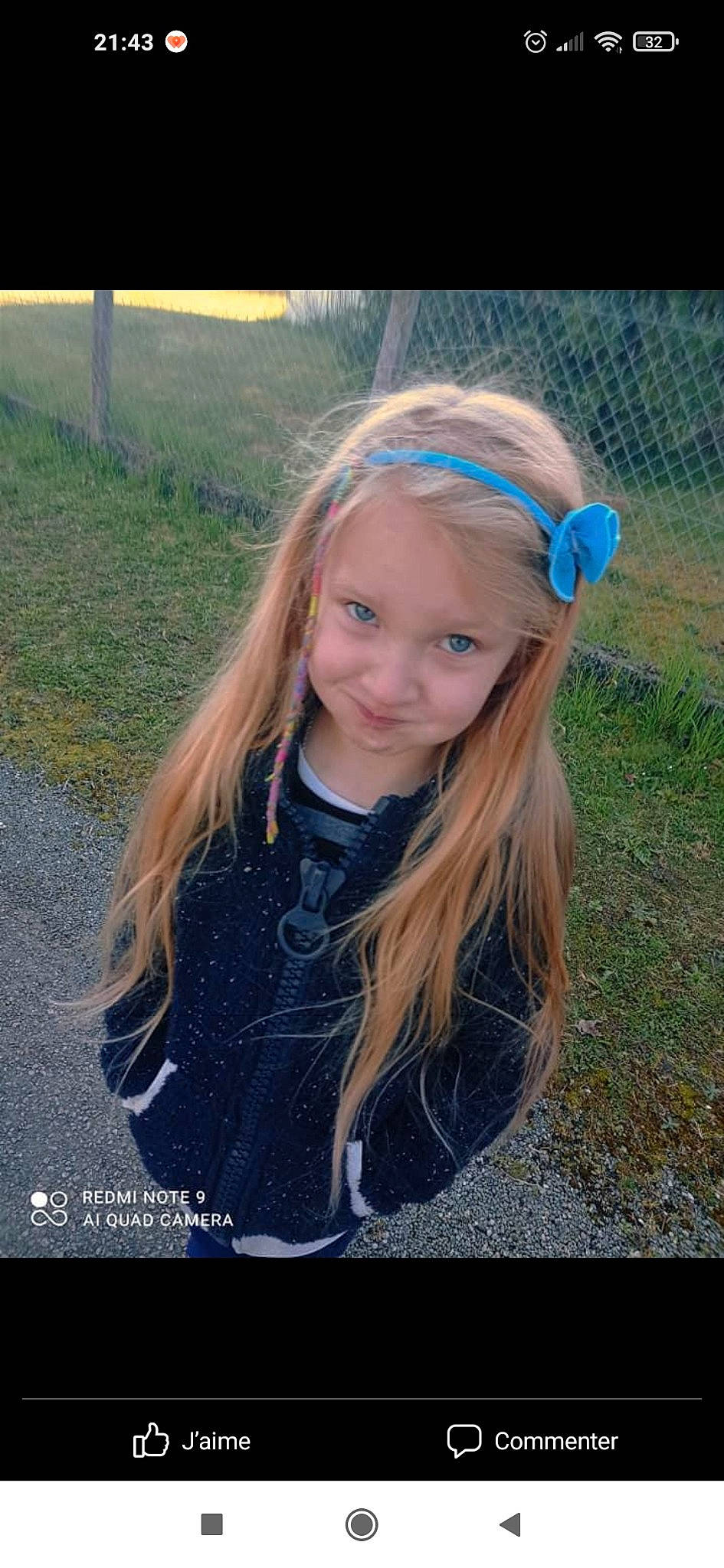 Louanne a rejoint le concours — aidez-le/la à gagner de superbes lots ! brown_hair, child, electric_blue, eyebrow, eyewear, flash_photography, fun, fur, grass, grassland, hair_coloring, happy, iris, joy, lip, pattern, people_in_nature, person, portrait_photography, recreation