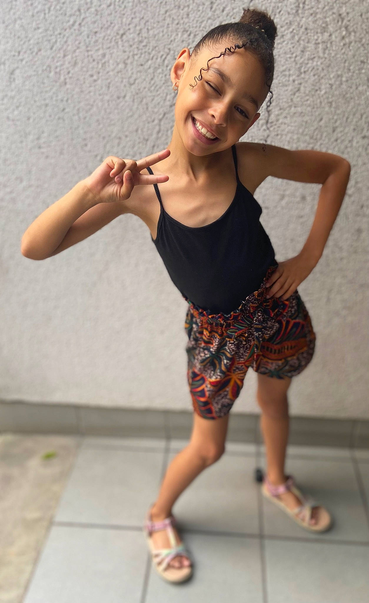 Aliyah participe au concours pour gagner de l'argent avec cette photo : arm, dress, finger, flash_photography, footwear, gesture, happy, human_body, joint, joy, knee, leg, neck, one_piece_garment, person, plant, shoulder, sleeve, smile, thigh
