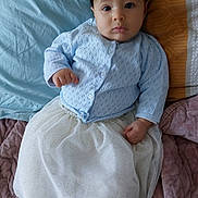 Anastasia a rejoint le concours — aidez-le/la à gagner de superbes lots ! baby, bed, blue_cardigan, child, cozy, cute, expression, furniture, indoors, infant, lying_down, person, pillow, portrait, quilt, soft_texture, toy, tulle, white_skirt, young
