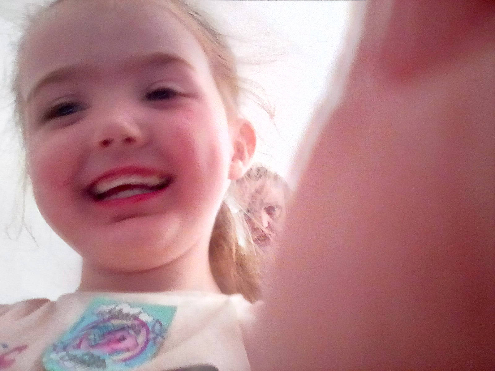 Orla is registered to the contest to win money with this photo: cheek, ear, eye, eyebrow, eyelash, flash_photography, gesture, hair, happy, human_body, iris, jaw, joy, lip, mouth, neck, nose, person, skin, smile