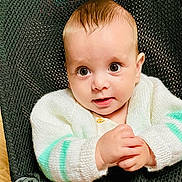 Paul a rejoint le concours — aidez-le/la à gagner de superbes lots ! baby, infant, child, face, eyes, hands, clothing, sweater, white, mint_green, seated, babybjorn, chair, mesh, indoor, cute, portrait, expression, skin, head