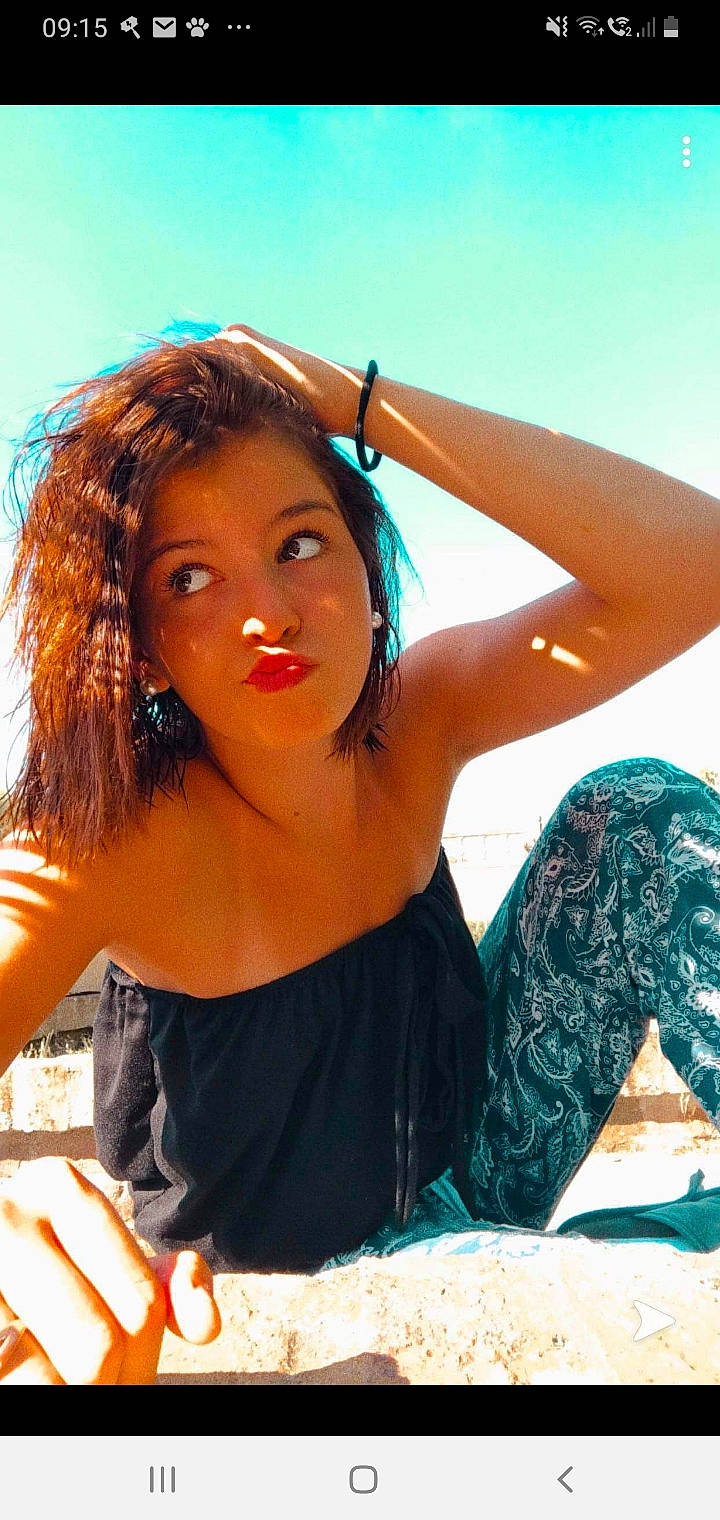 Katharyna a rejoint le concours — aidez-le/la à gagner de superbes lots ! beauty, black_hair, brown_hair, fashion, hair, hairstyle, leg, lip, long_hair, model, muscle, person, photo_shoot, photography, sitting