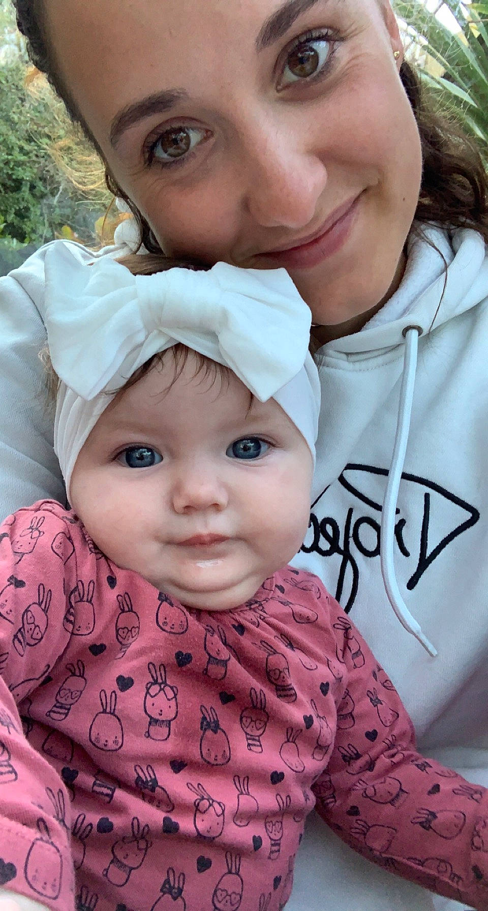 Alya a rejoint le concours — aidez-le/la à gagner de superbes lots ! cheek, chin, eye, eyebrow, eyelash, face, facial_expression, forehead, hairstyle, head, headwear, lip, mouth, nose, organ, outerwear, person, photograph, product, skin