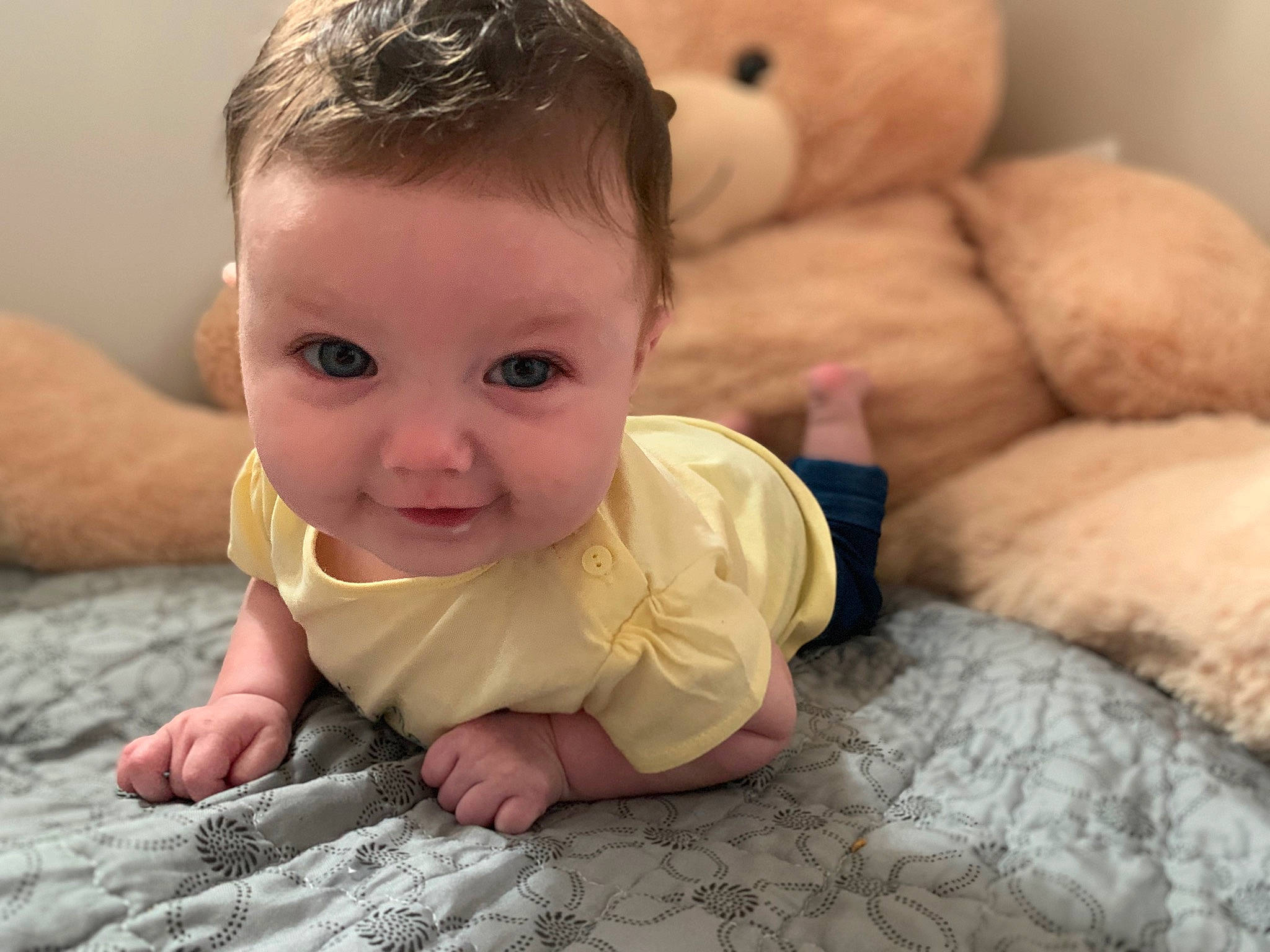 Alya participe au concours pour gagner de l'argent avec cette photo : arm, baby, baby_toddler_clothing, cheek, chin, crawling, eye, finger, flash_photography, flooring, gesture, happy, human_body, iris, nose, person, product, skin, smile, tummy_time