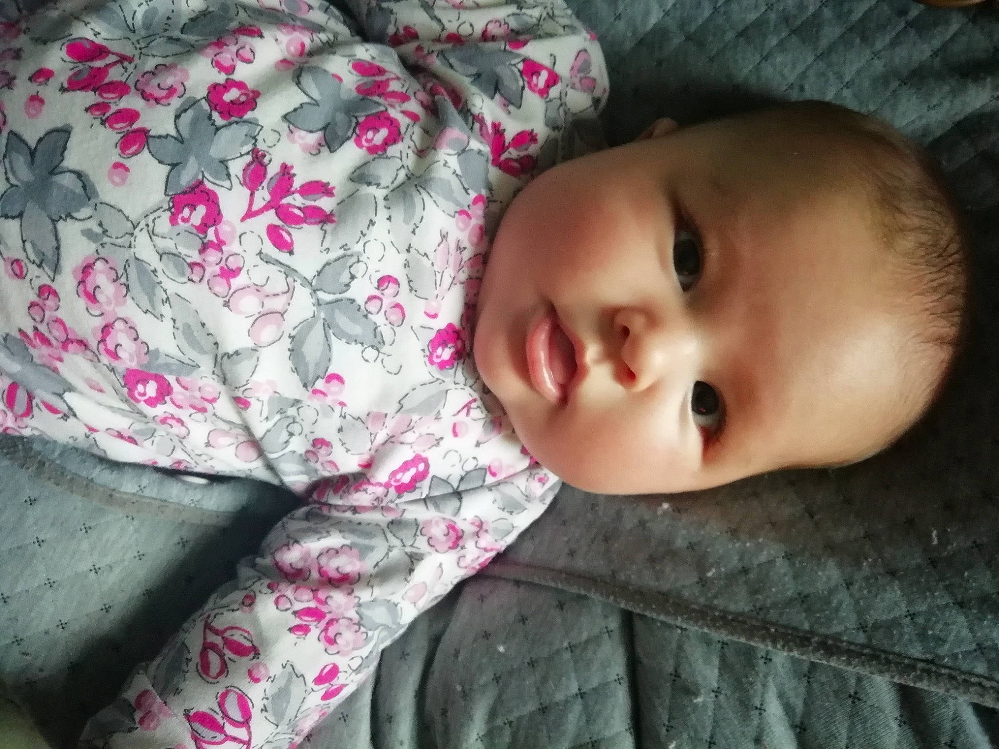 Ambre participe au concours pour gagner de l'argent avec cette photo : baby_toddler_clothing, cheek, eyebrow, eyelash, facial_expression, hairstyle, iris, lip, mammal, mouth, neck, nose, person, pink, plant, product, skin, sleeve, smile, textile