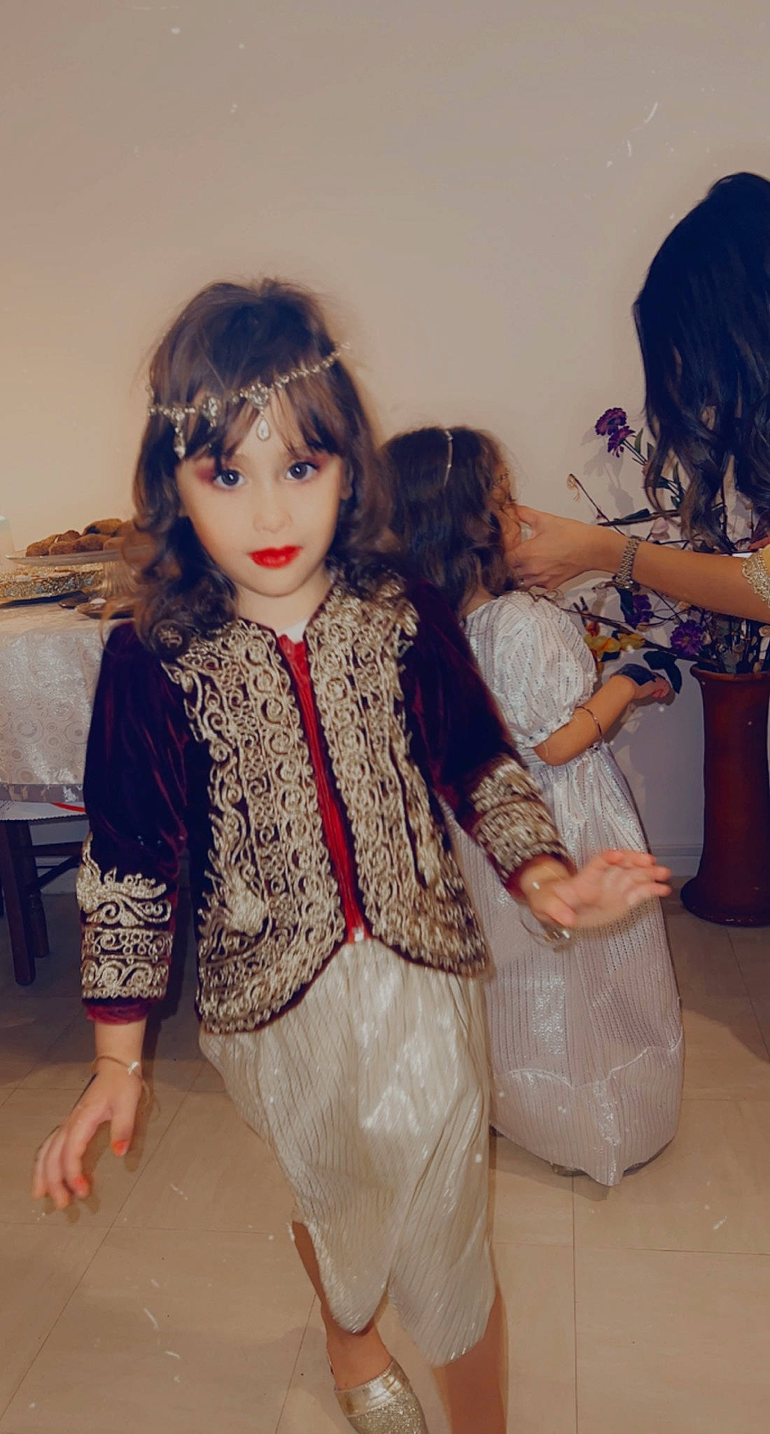 Ranim a rejoint le concours — aidez-le/la à gagner de superbes lots ! bangs, cool, doll, eyelash, eyewear, fashion_design, fawn, hair, happy, iris, joint, lip, person, shoulder, skin, sleeve, textile, toy, vintage_clothing, waist