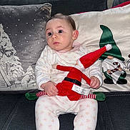 Lana participe au concours pour gagner de l'argent avec cette photo : baby, child, christmas, couch, cute, decor, elf_doll, expression, face, festive, holiday, indoor, infant, onesie, person, pillow, plush, seated, soft_toy, toy