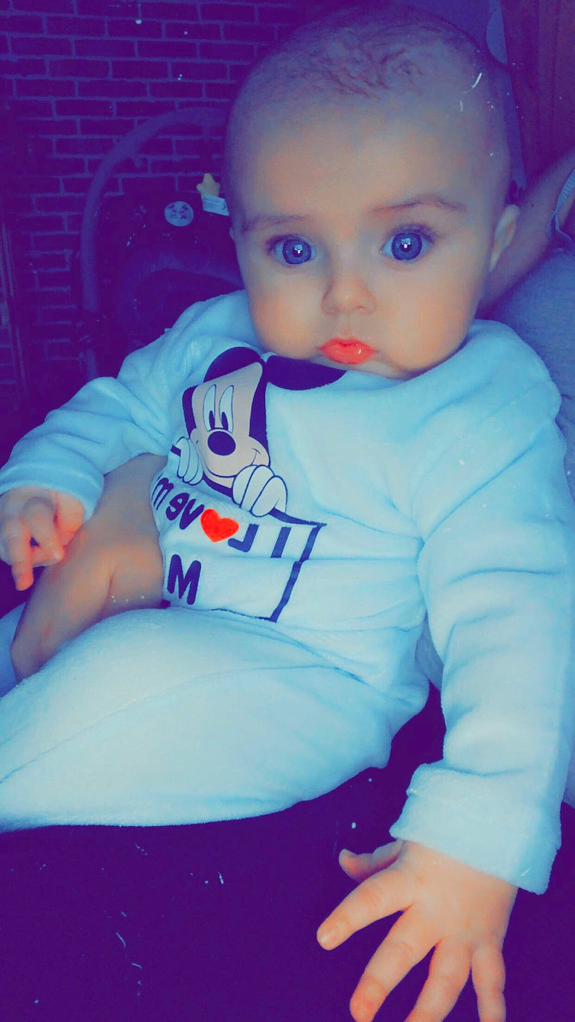 Nélyo a rejoint le concours — aidez-le/la à gagner de superbes lots ! arm, azure, baby_toddler_clothing, blue, cheek, cool, eye, facial_expression, hairstyle, iris, joint, lip, mouth, nose, organ, person, pink, product, skin, sleeve