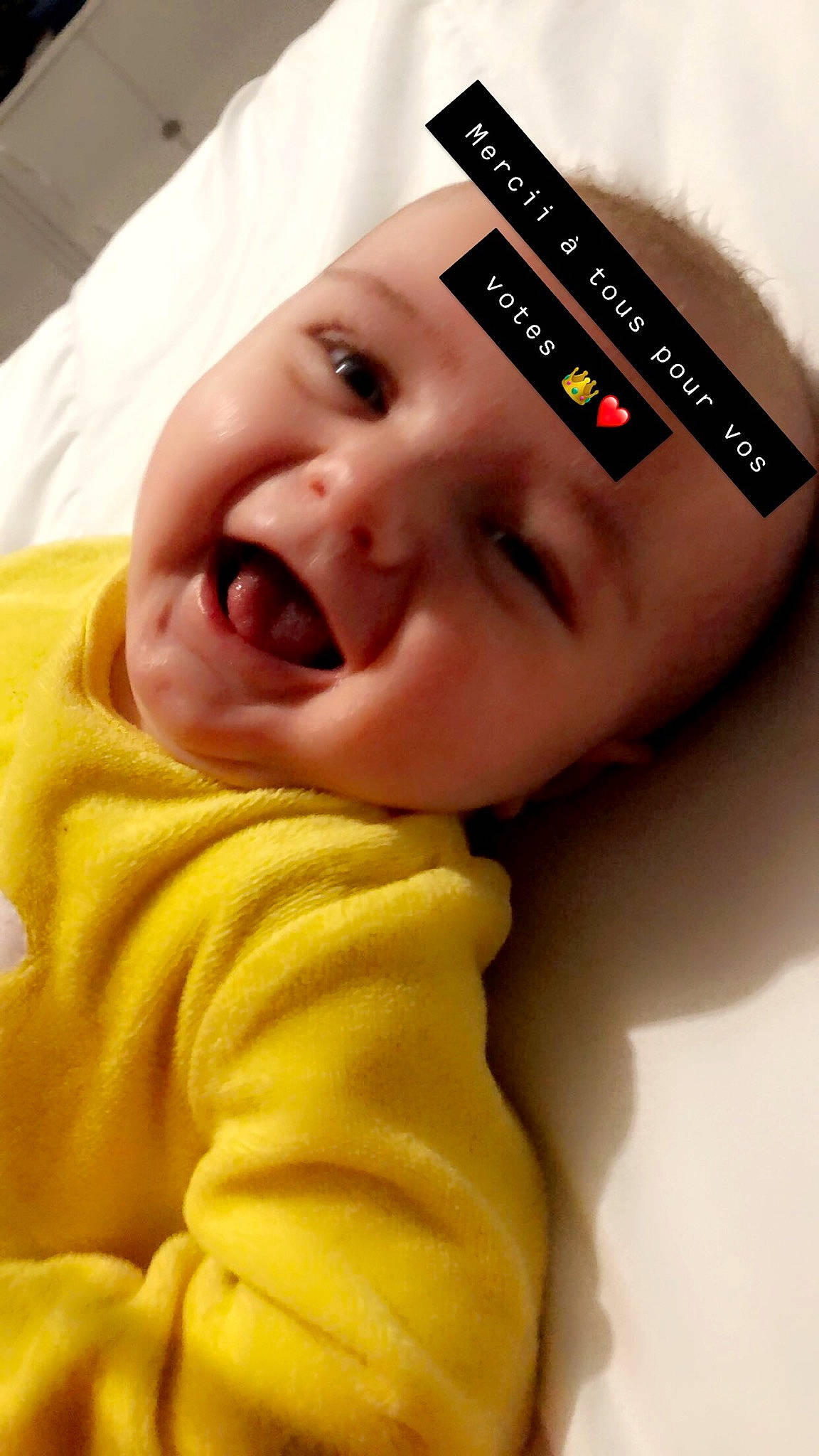 Nélyo a rejoint le concours — aidez-le/la à gagner de superbes lots ! baby, baby_laughing, cheek, chin, eye, eyebrow, eyelash, face, facial_expression, gesture, happy, headgear, iris, lip, mouth, nose, product, skin, smile, toddler