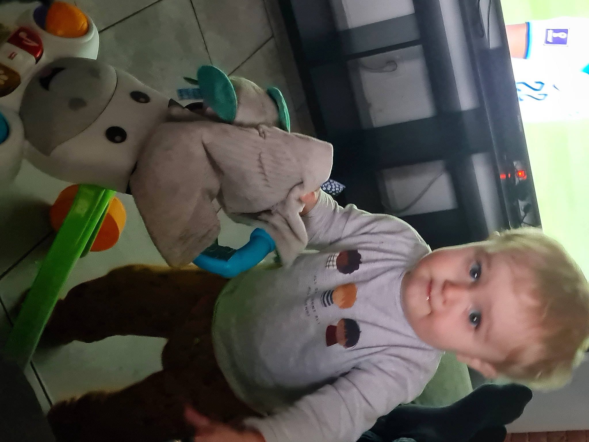Baptiste participe au concours pour gagner de l'argent avec cette photo : baby, baby_safety, baby_toddler_clothing, child, clinic, comfort, fun, health_care, machine, medical_procedure, person, personal_protective_equipment, plastic, plush, room, service, sitting, stuffed_toy, toddler, toy