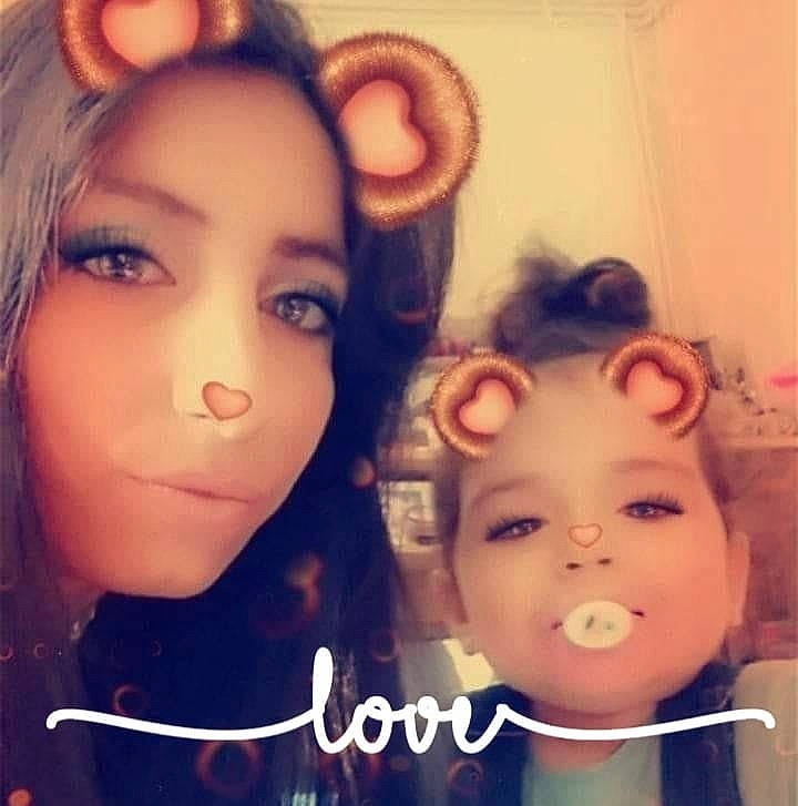 Shayna a rejoint le concours — aidez-le/la à gagner de superbes lots ! cheek, chin, eye, eye_liner, eyebrow, eyelash, forehead, iris, lip, makeover, peach, person, selfie