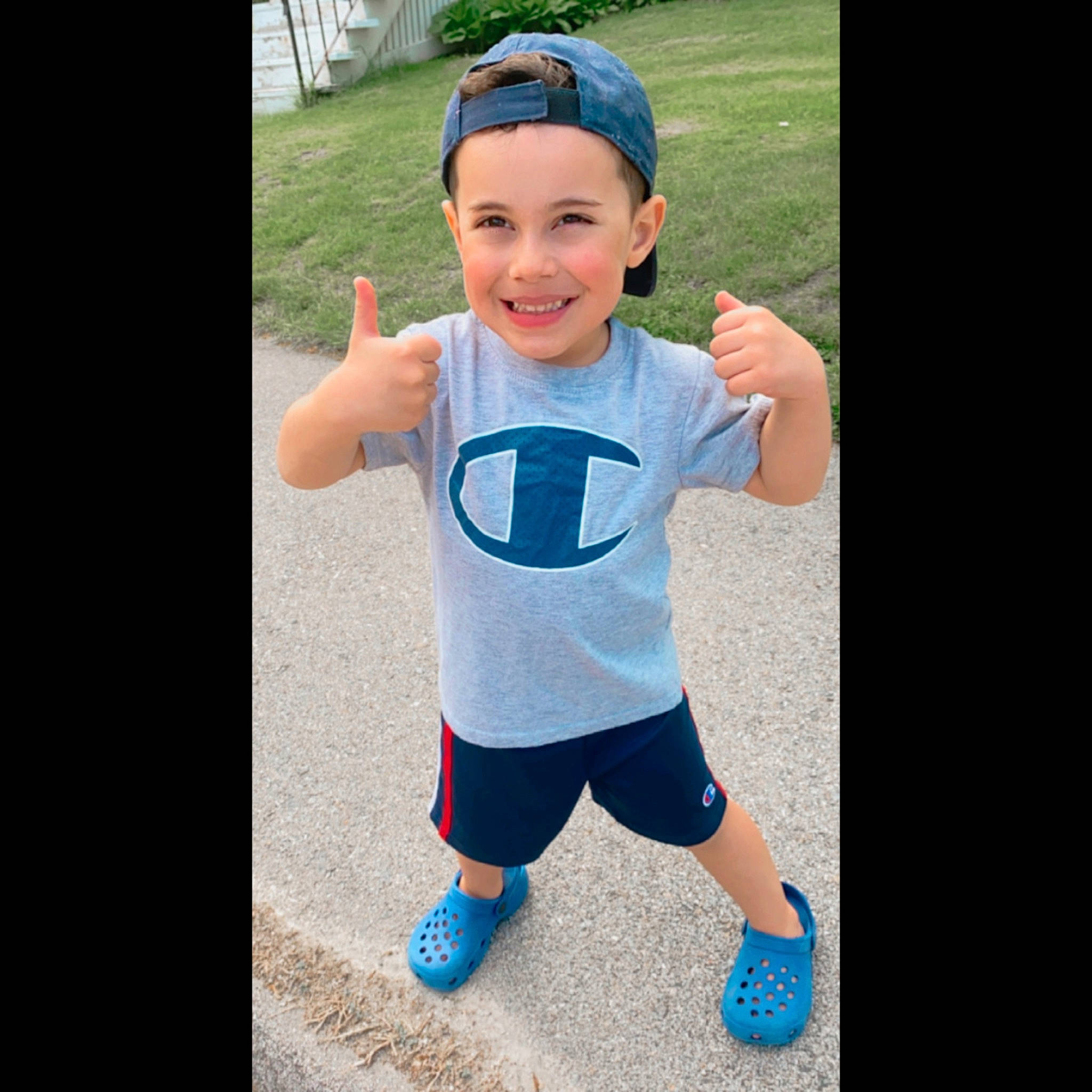 Bernardo is registered to the contest to win money with this photo: azure, baby_toddler_clothing, baseball_cap, cap, cool, face, facial_expression, hand, happy, head, headwear, jersey, joy, muscle, neck, person, product, shorts, shoulder, sleeve