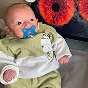 Pablo participe au concours pour gagner de l'argent avec cette photo : artwork, baby, background, blanket, child, clothing, colorful, cute, expression, face, footprint_art, indoor, infant, mickey_mouse, pacifier, portrait, sitting, smiling, toy_design, white_socks