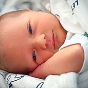 éloan participe au concours pour gagner de l'argent avec cette photo : baby, newborn, infant, blanket, sleeping, face, skin, closeup, soft, cute, child, bed, resting, peaceful, portrait, comfort, warm, human, young, wrapped