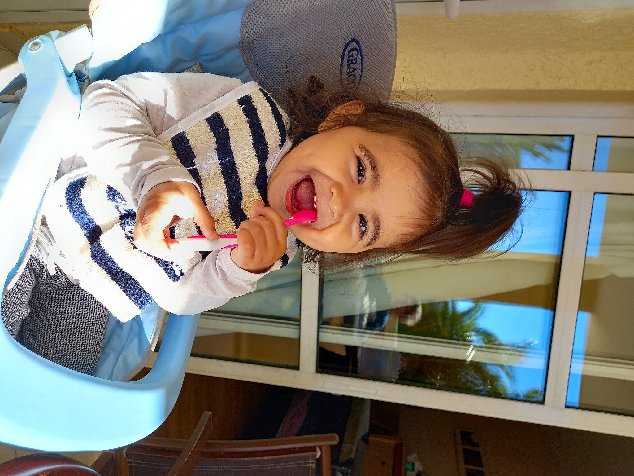 Maïna participe au concours pour gagner de l'argent avec cette photo : baby_products, baby_toddler_clothing, chair, child, comfort, fun, happy, leisure, person, recreation, room, sandal, sitting, smile, toddler, travel, vacation