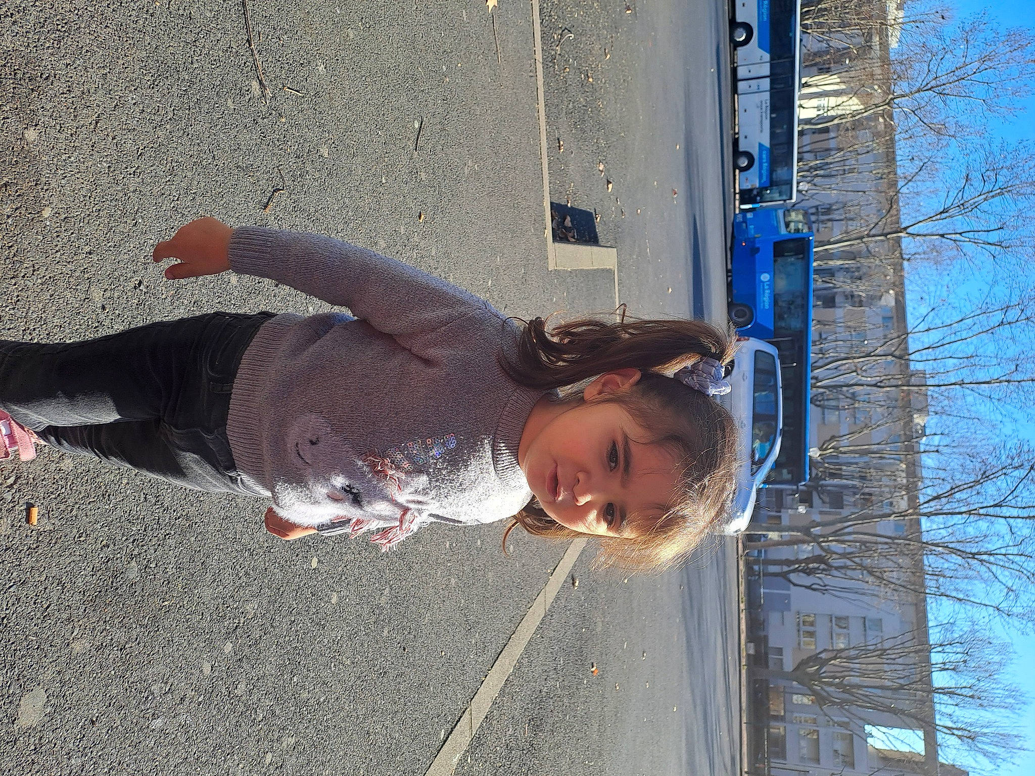 Maïna participe au concours pour gagner de l'argent avec cette photo : asphalt, blue, concrete, electric_blue, fun, leisure, pedestrian, person, recreation, road, road_surface, shadow, sidewalk, sky, smile, snapshot, tire, toddler, tree, vehicle_door