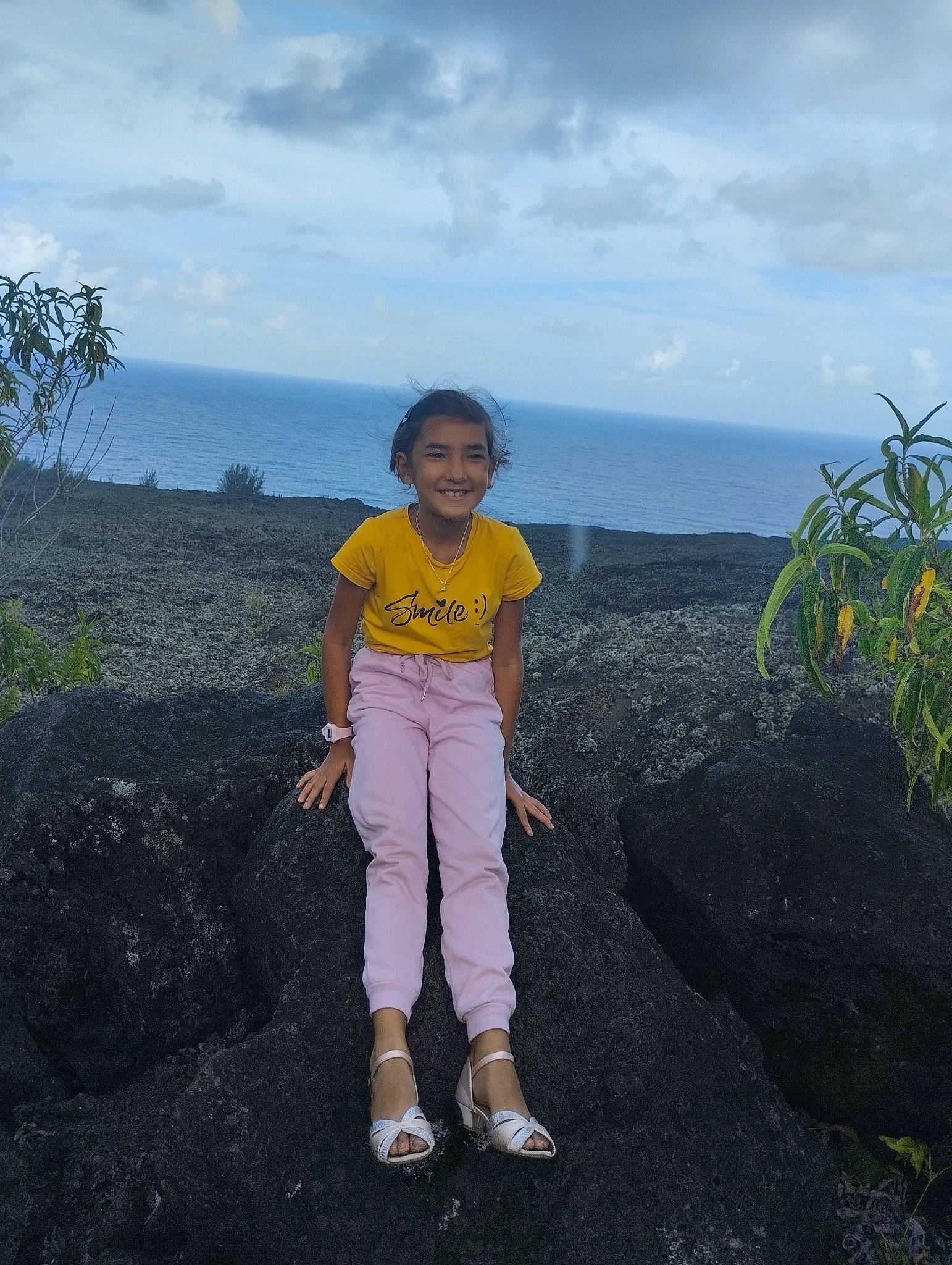 Eloise participe au concours pour gagner de l'argent avec cette photo : asphalt, boot, cloud, ecoregion, fun, grass, grassland, happy, hill, horizon, joy, landscape, leisure, people_in_nature, person, plant, sand, sky, soil, t_shirt