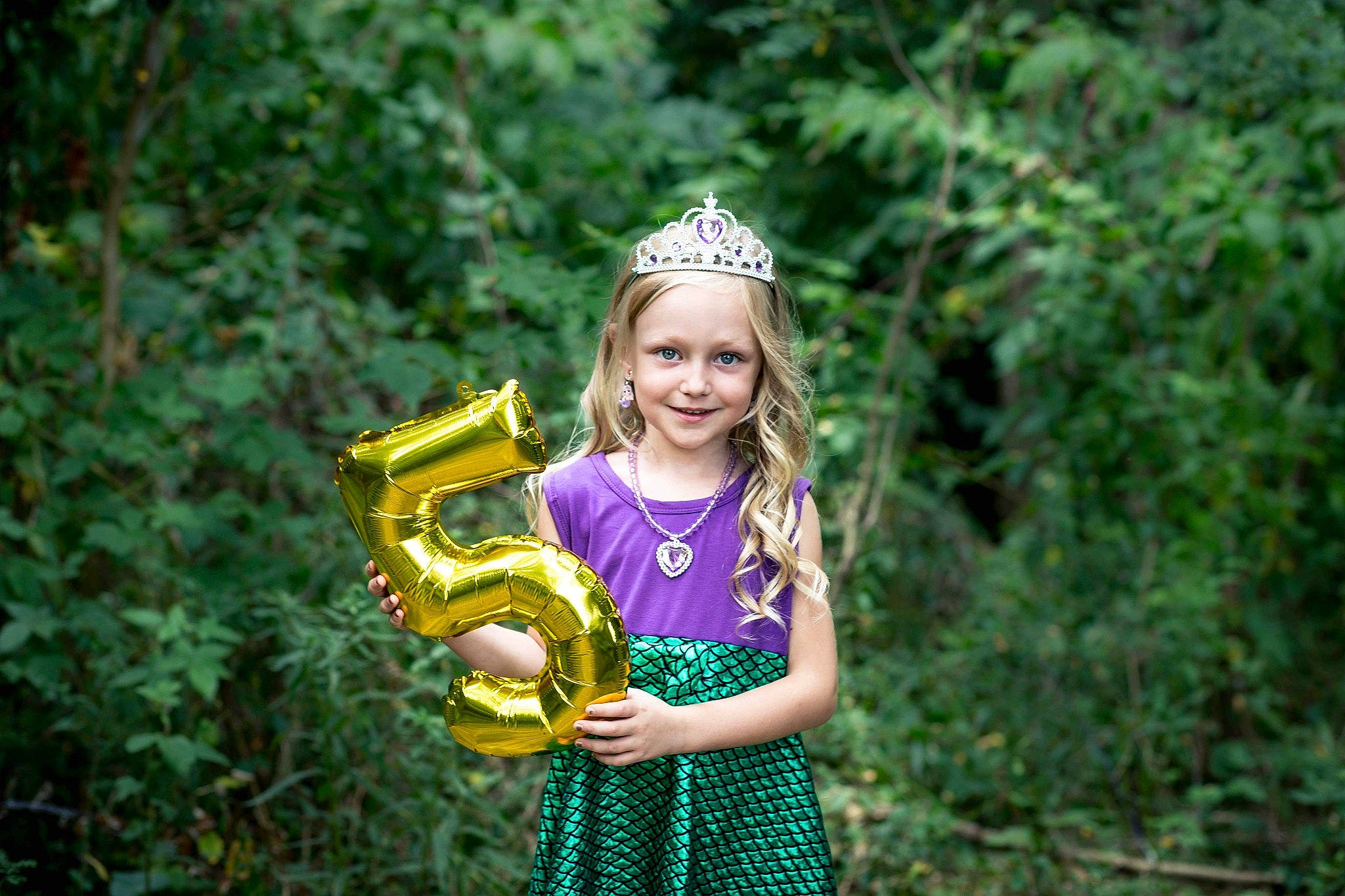 Legend is registered to the contest to win money with this photo: blond, brass, child_model, crown, day_dress, dress, embellishment, fashion_accessory, hair_accessory, headband, headgear, headpiece, headwear, joy, people_in_nature, person, portrait_photography, tiara