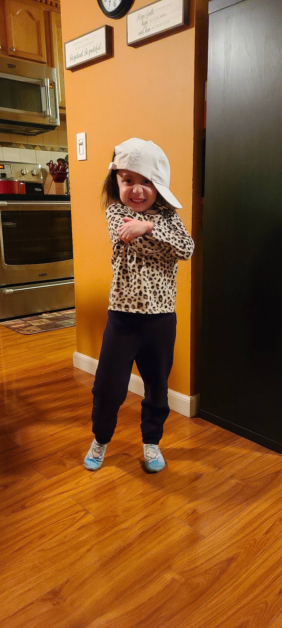 Brisa is registered to the contest to win money with this photo: active_pants, baby_toddler_clothing, floor, flooring, happy, hardwood, headwear, home_appliance, human_leg, joy, kitchen_appliance, knee, laminate_flooring, person, shoulder, sleeve, smile, sportswear, thigh, toddler