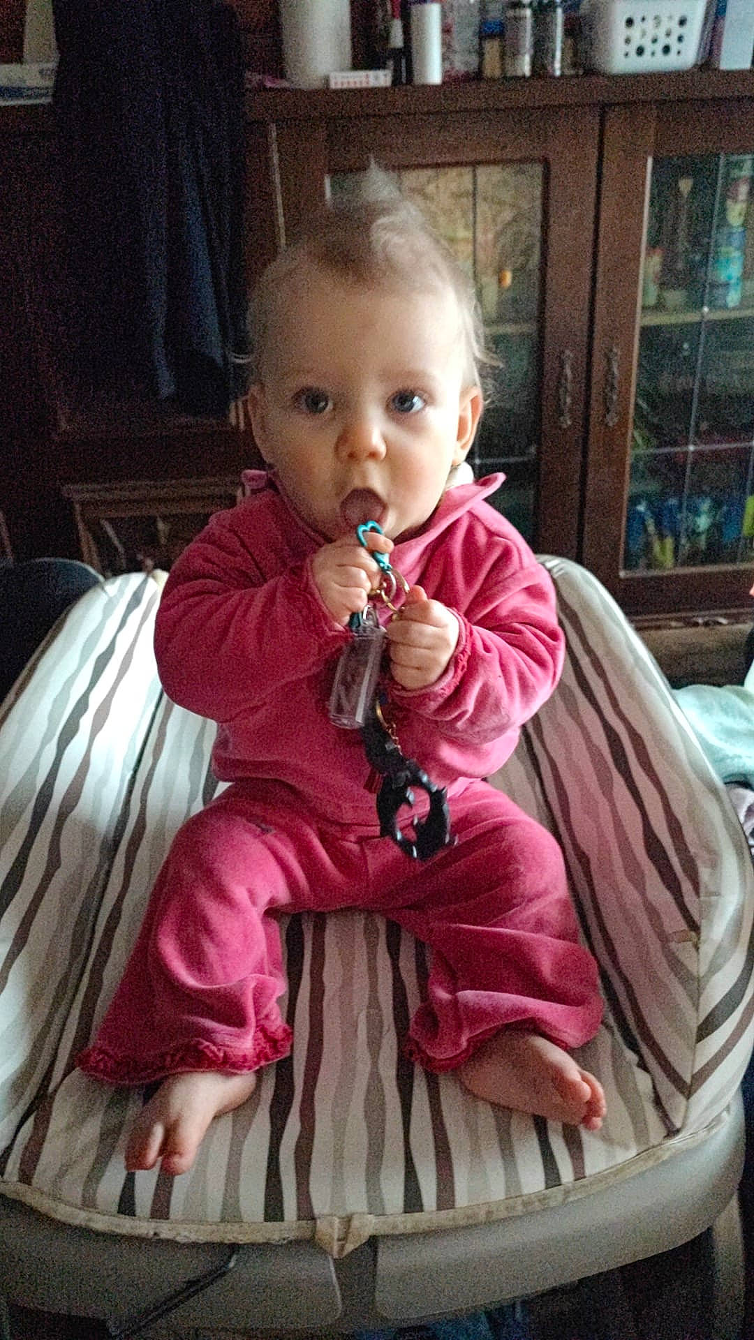 Rose participe au concours pour gagner de l'argent avec cette photo : baby, baby_products, baby_toddler_clothing, cheek, child, comfort, door, dress, fun, hairstyle, happy, head, magenta, person, pink, purple, room, sitting, surprise, textile