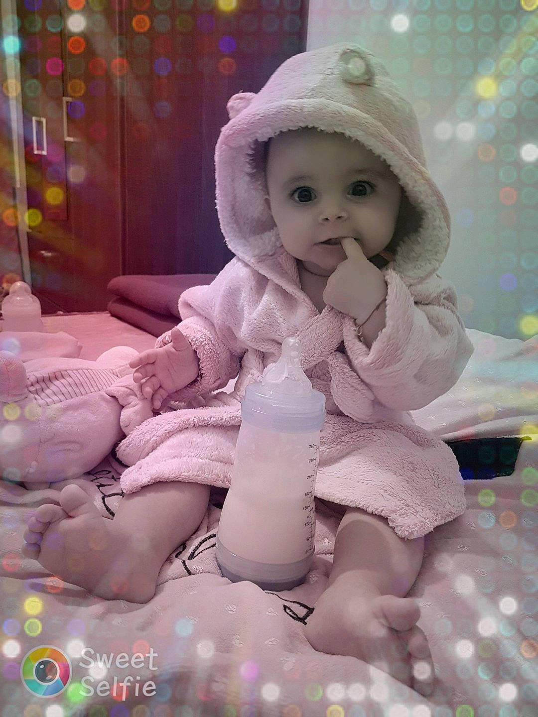 Giulia Antonia participe au concours pour gagner de l'argent avec cette photo : baby, child, doll, person, pink, smile, toddler, toy