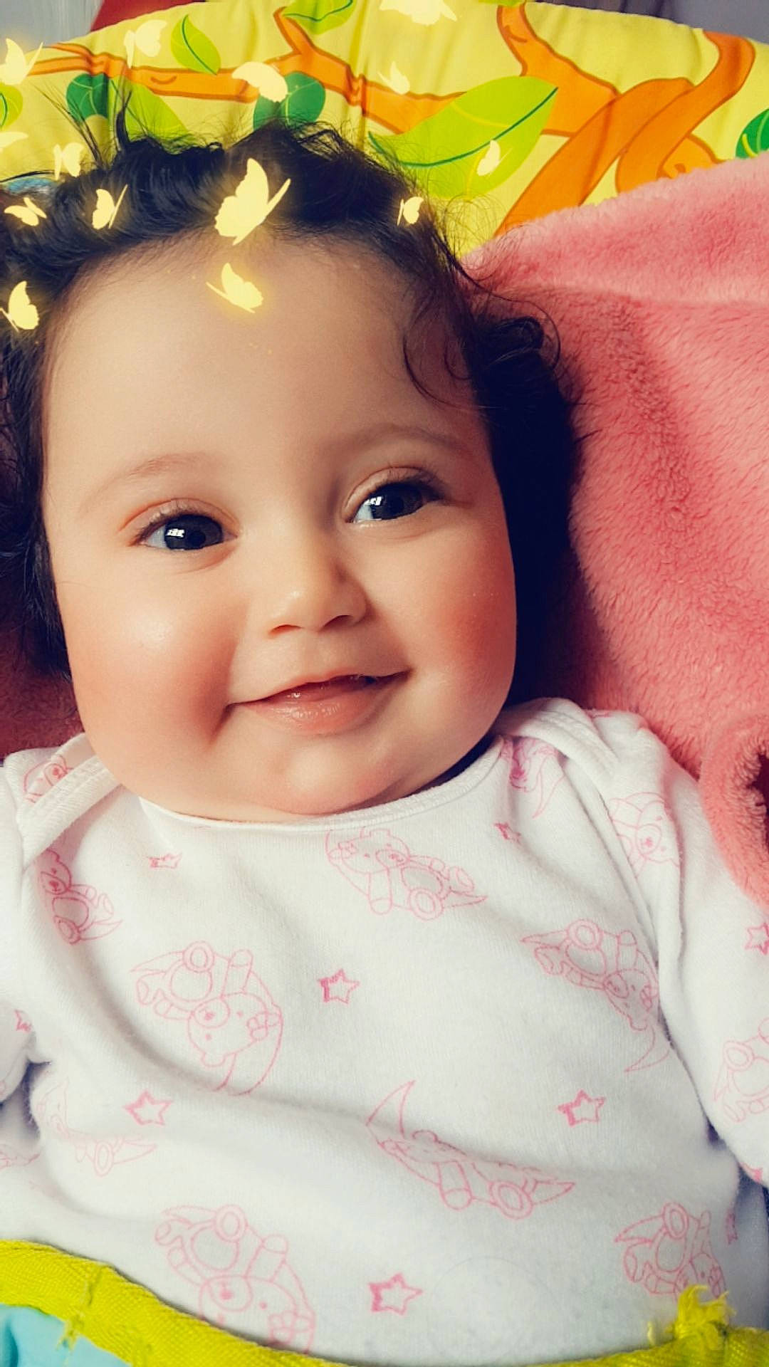 Léah a rejoint le concours — aidez-le/la à gagner de superbes lots ! baby, baby_toddler_clothing, cheek, chin, eye, eyebrow, eyelash, face, happy, head, iris, joy, lip, nose, people_in_nature, person, pink, skin, sleeve, smile