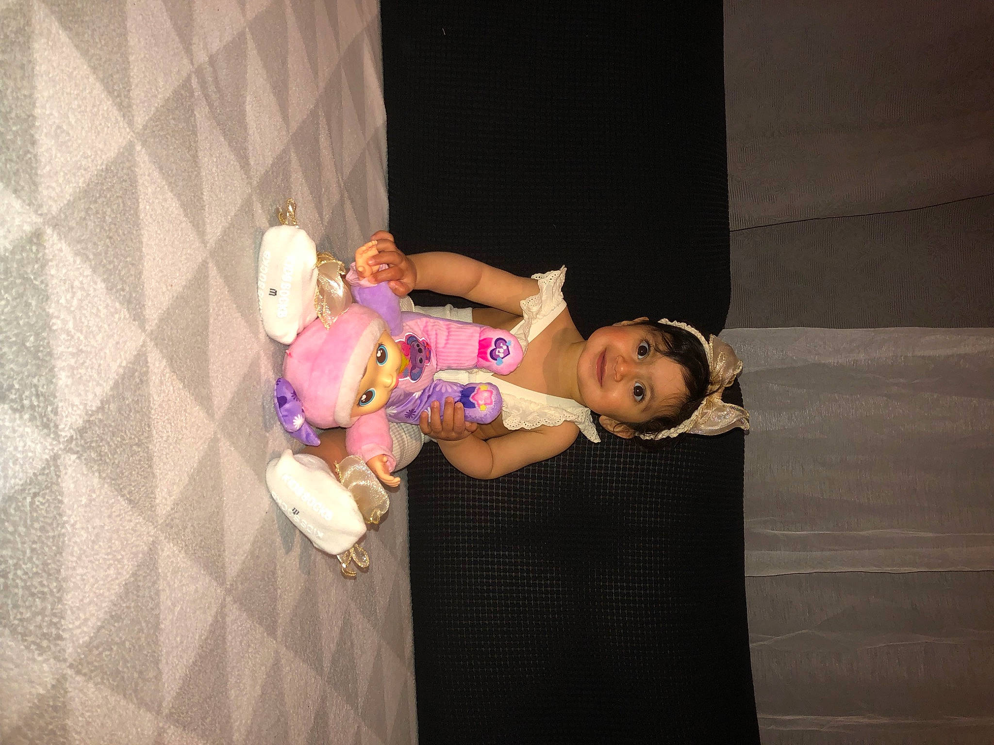 Alicia participe au concours pour gagner de l'argent avec cette photo : baby, baby_products, baby_toddler_clothing, child, event, flash_photography, flooring, foot, fun, human_leg, joy, knee, magenta, person, pink, room, sandal, sitting, sock, thigh