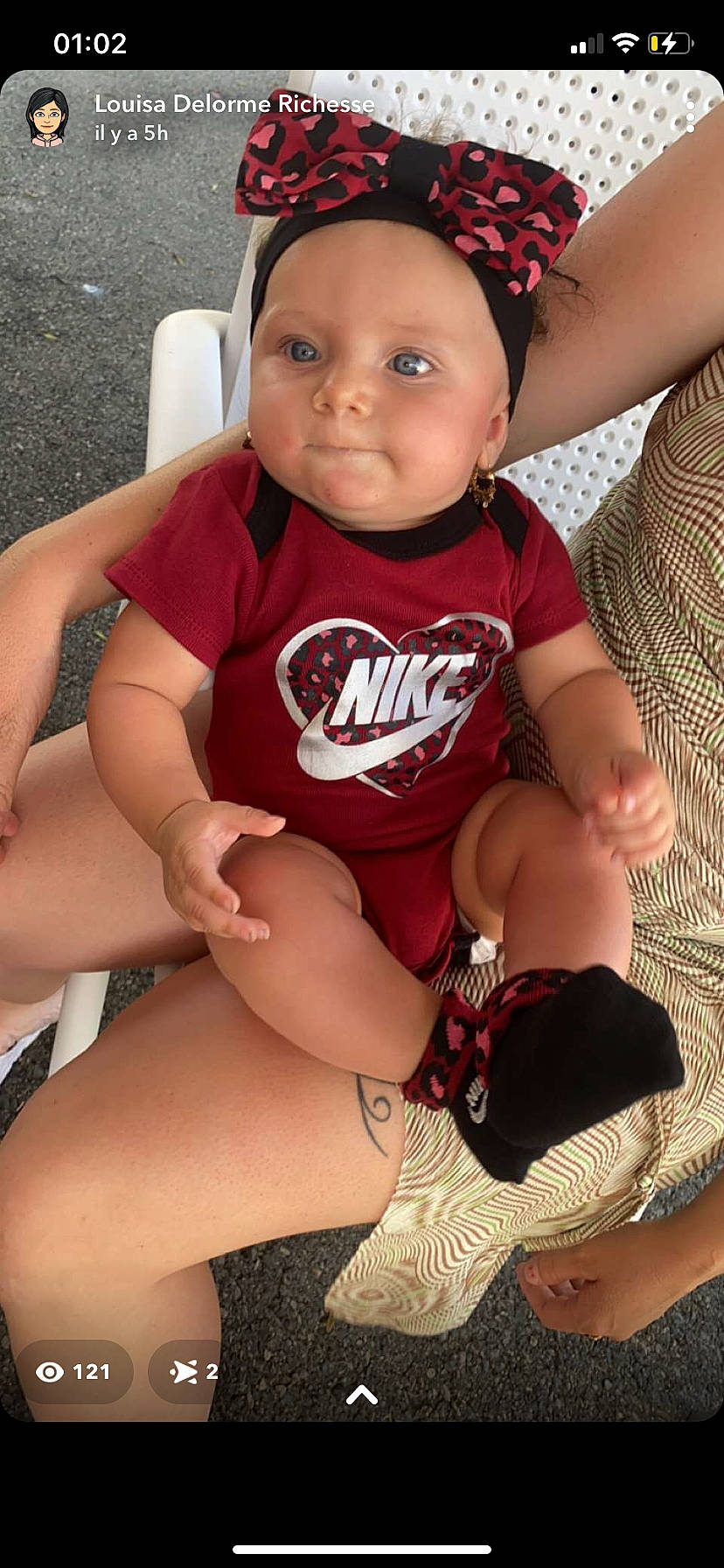 Richesse participe au concours pour gagner de l'argent avec cette photo : abdomen, baby_toddler_clothing, black_hair, elbow, eye, finger, happy, head, headwear, knee, leg, lip, muscle, neck, person, red, skin, sleeve, thigh, thumb