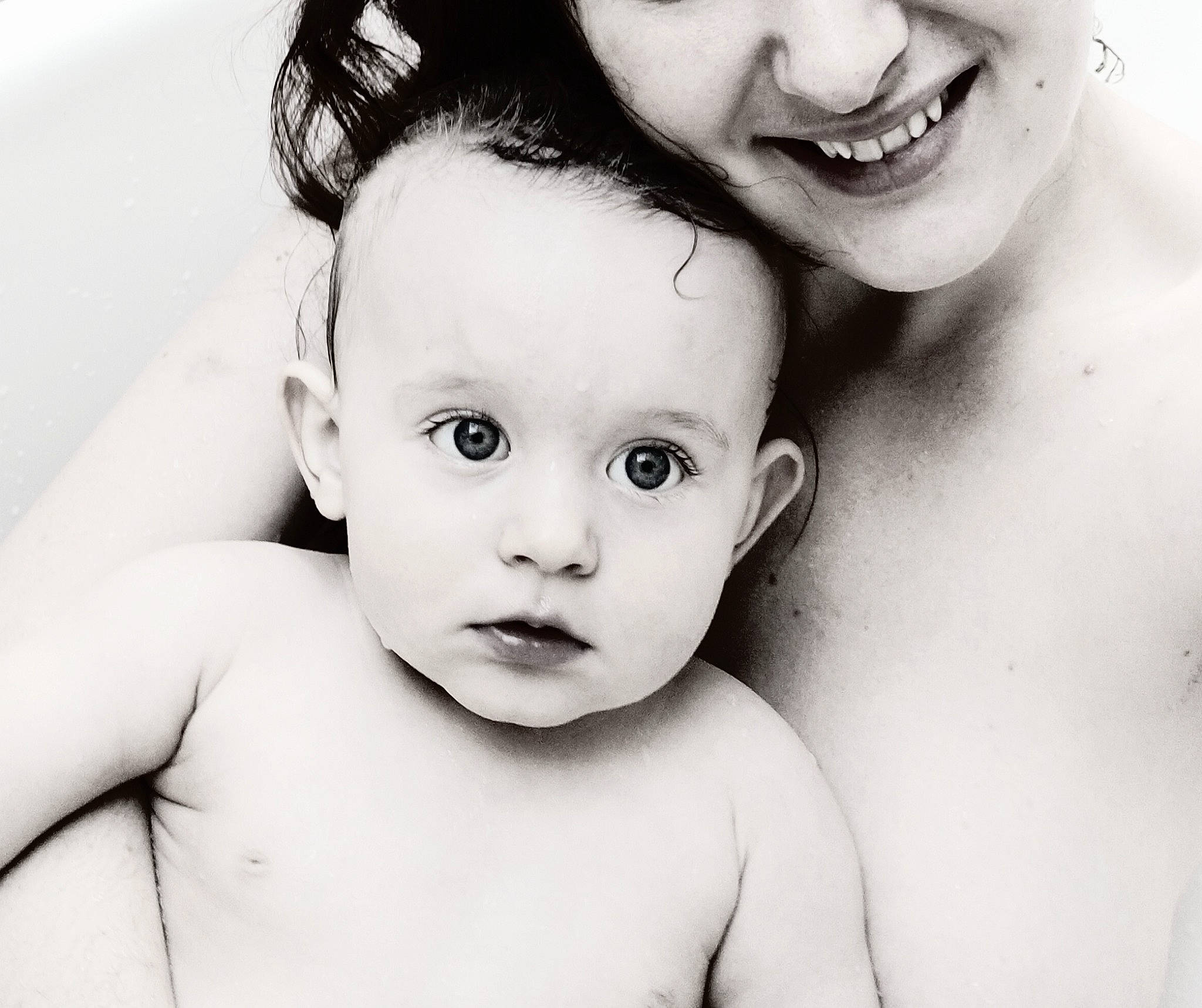 Pierre participe au concours pour gagner de l'argent avec cette photo : black_and_white, cheek, chin, ear, eyebrow, eyelash, face, flash_photography, gesture, hairstyle, happy, human, iris, lip, nose, person, skin, smile, style, toddler