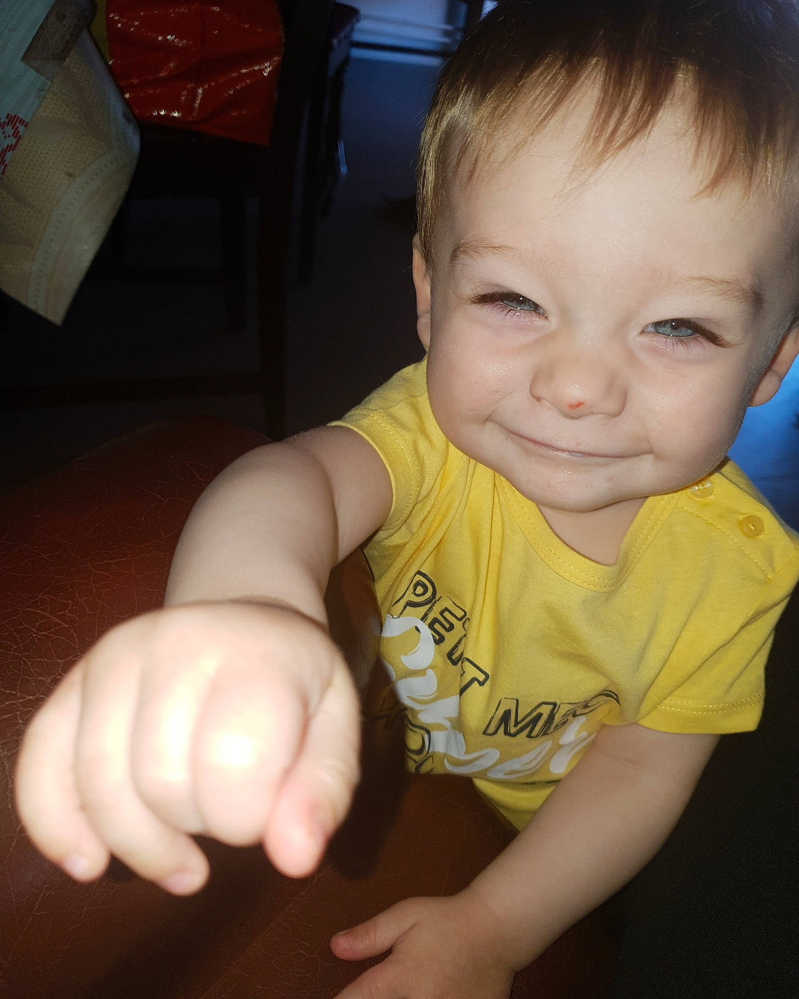 Antoine participe au concours pour gagner de l'argent avec cette photo : arm, baby, cheek, child, chin, ear, eye, face, facial_expression, finger, hand, head, joy, lip, mouth, muscle, nose, person, skin, smile