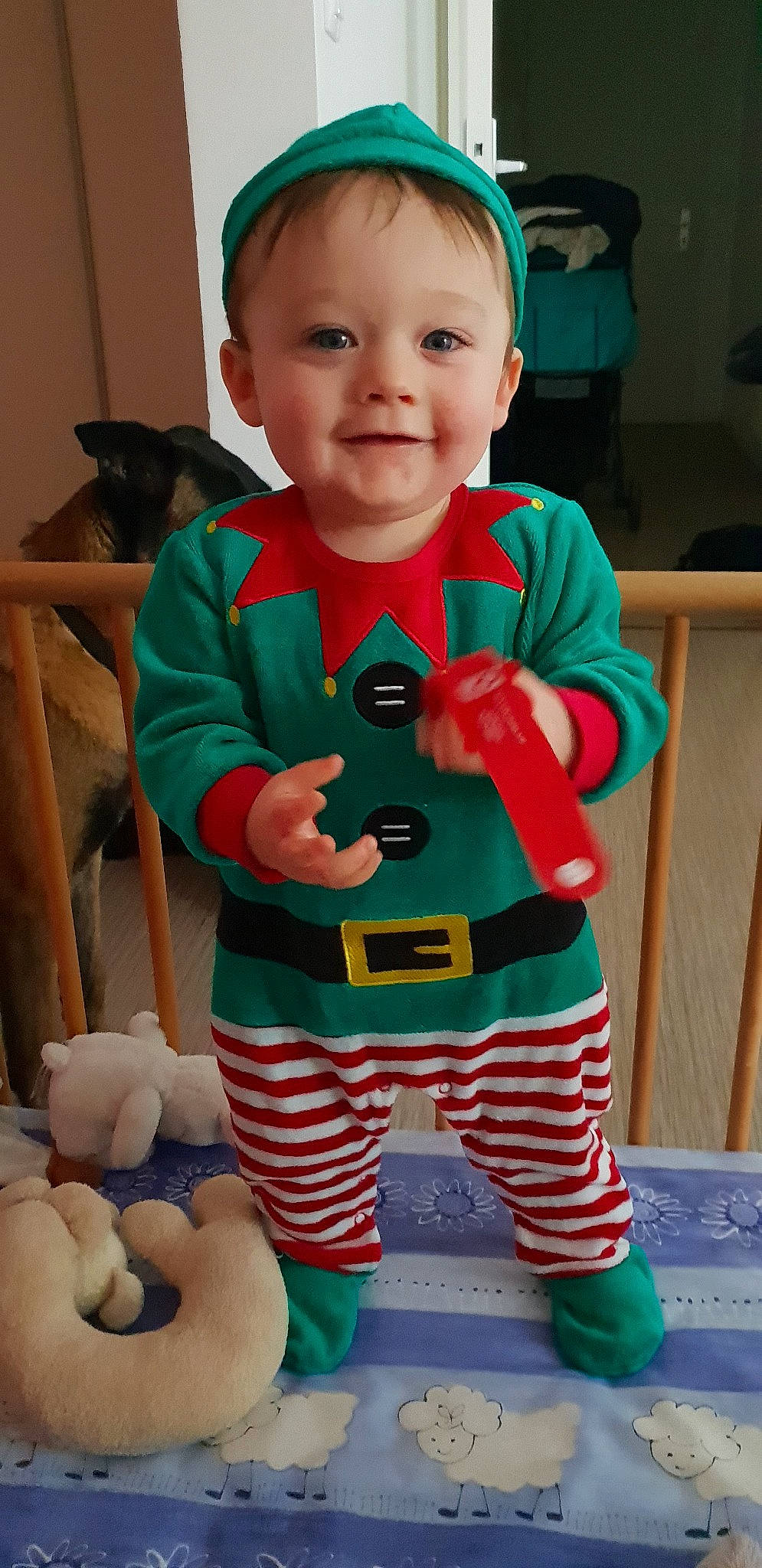 Antoine a rejoint le concours — aidez-le/la à gagner de superbes lots ! child, christmas, costume, holiday, infant, person, play, product, skin, smile, standing, toddler, toy