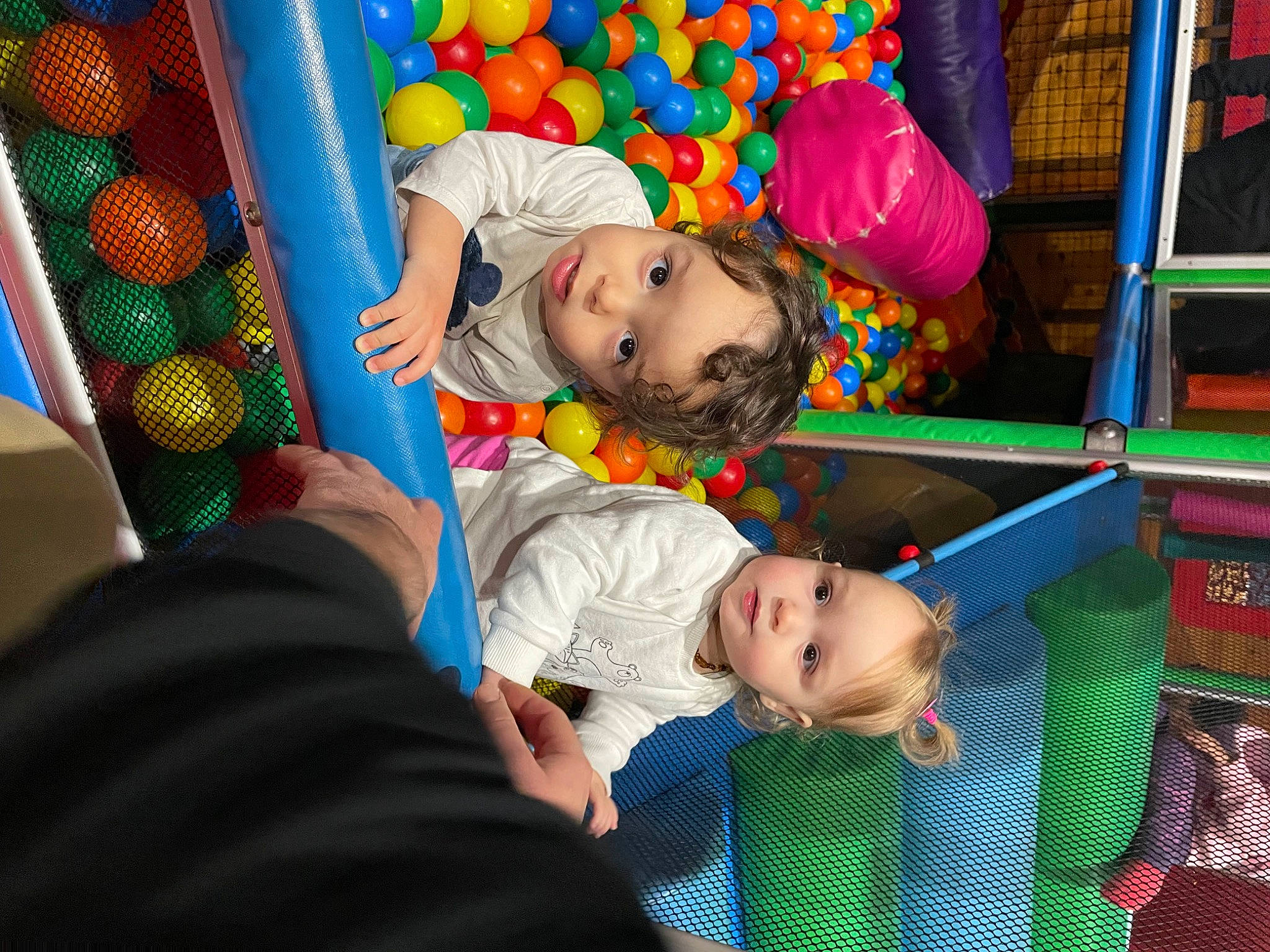 Khalil participe au concours pour gagner de l'argent avec cette photo : baby, baby_toddler_clothing, ball_pit, cheek, child, comfort, event, fun, green, happy, leisure, organ, people, person, photograph, play, product, room, snapshot, toddler