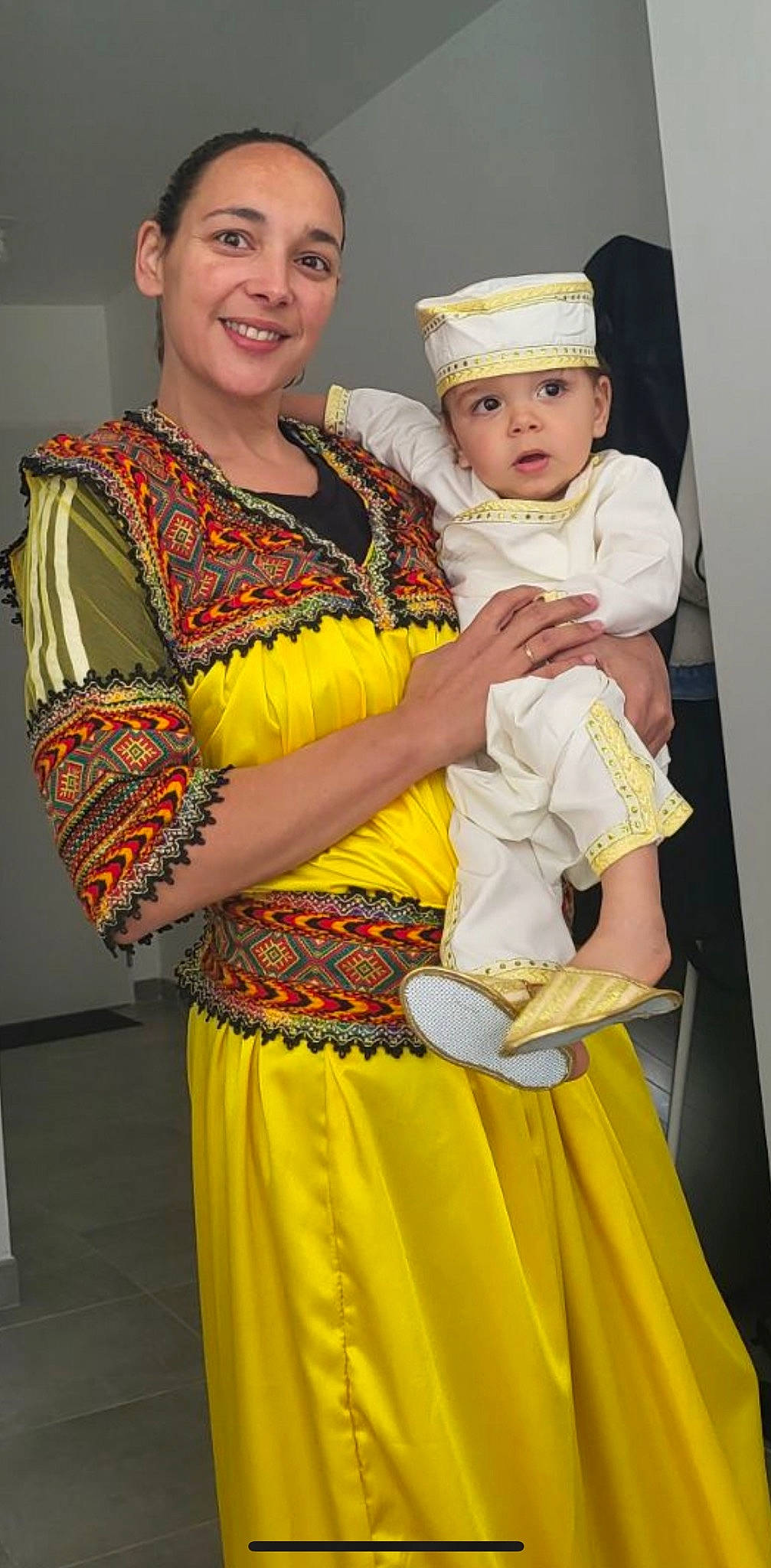 Khalil participe au concours pour gagner de l'argent avec cette photo : baby, beauty, child, entertainment, event, fashion, fashion_design, fun, happy, headwear, jewellery, joy, necklace, organ, people, person, photograph, smile, snapshot, surprise