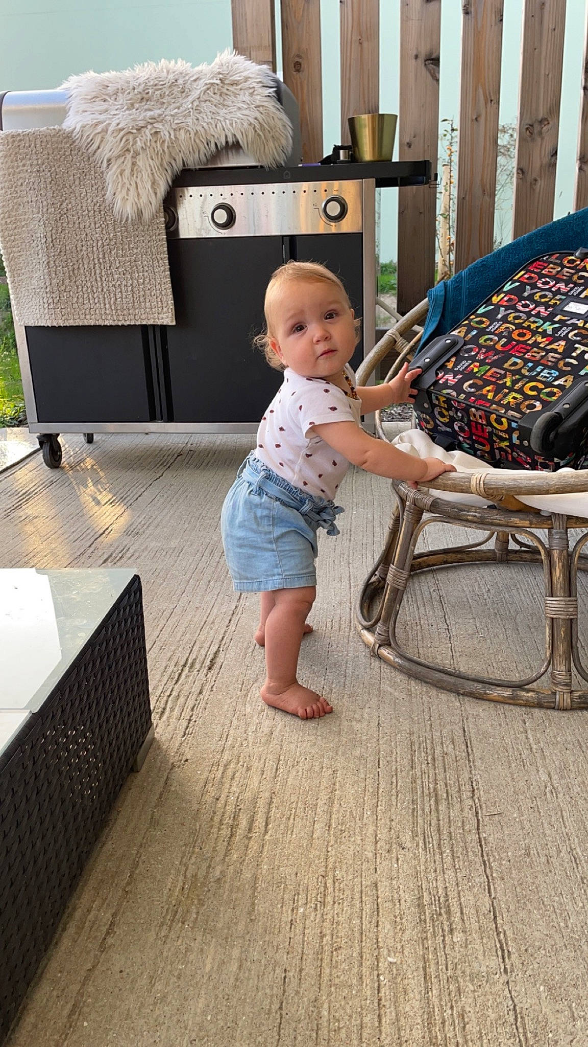 Seyna participe au concours pour gagner de l'argent avec cette photo : baby, baby_products, baby_toddler_clothing, child, comfort, floor, flooring, foot, grass, hardwood, leisure, outdoor_furniture, pattern, person, product, room, sitting, toddler, toy, wood