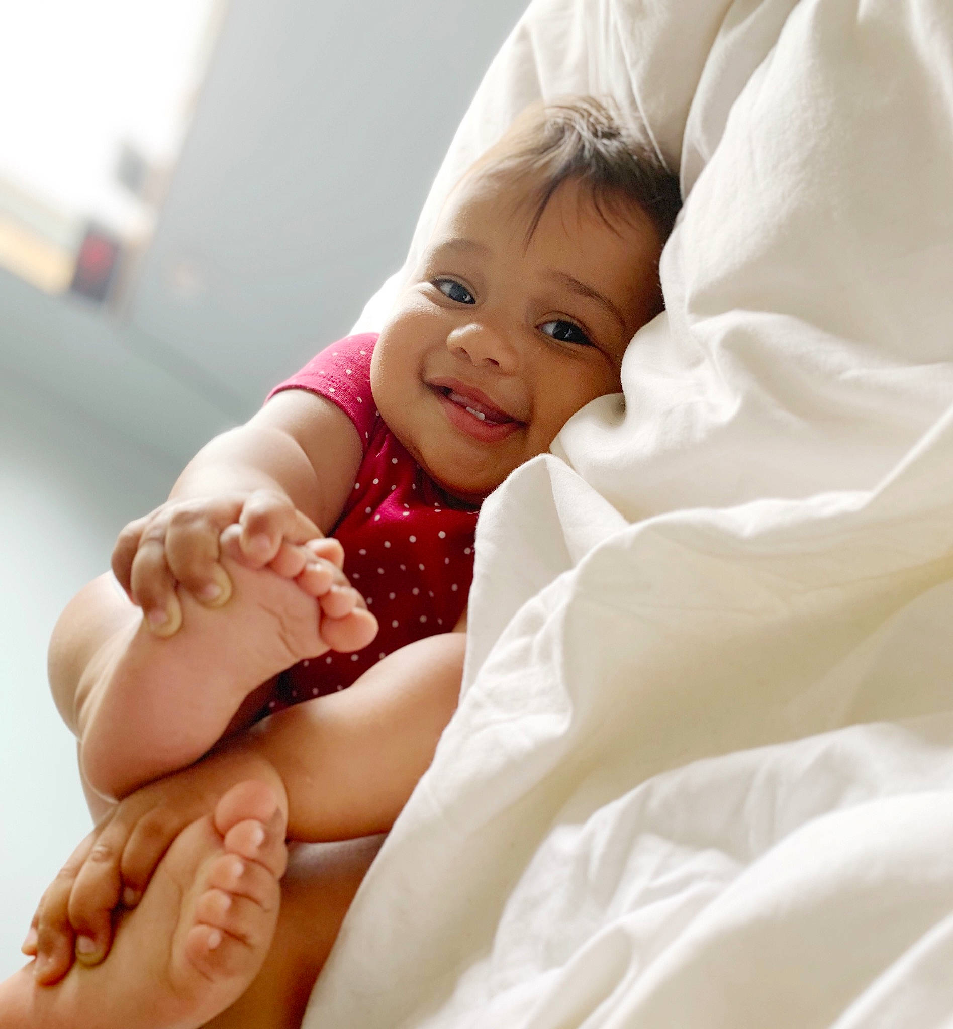 Kamilla is registered to the contest to win money with this photo: arm, baby, barefoot, beauty, cheek, child, finger, foot, hand, joy, leg, person, photography, pink, sitting, skin, smile, sole, thumb, toddler