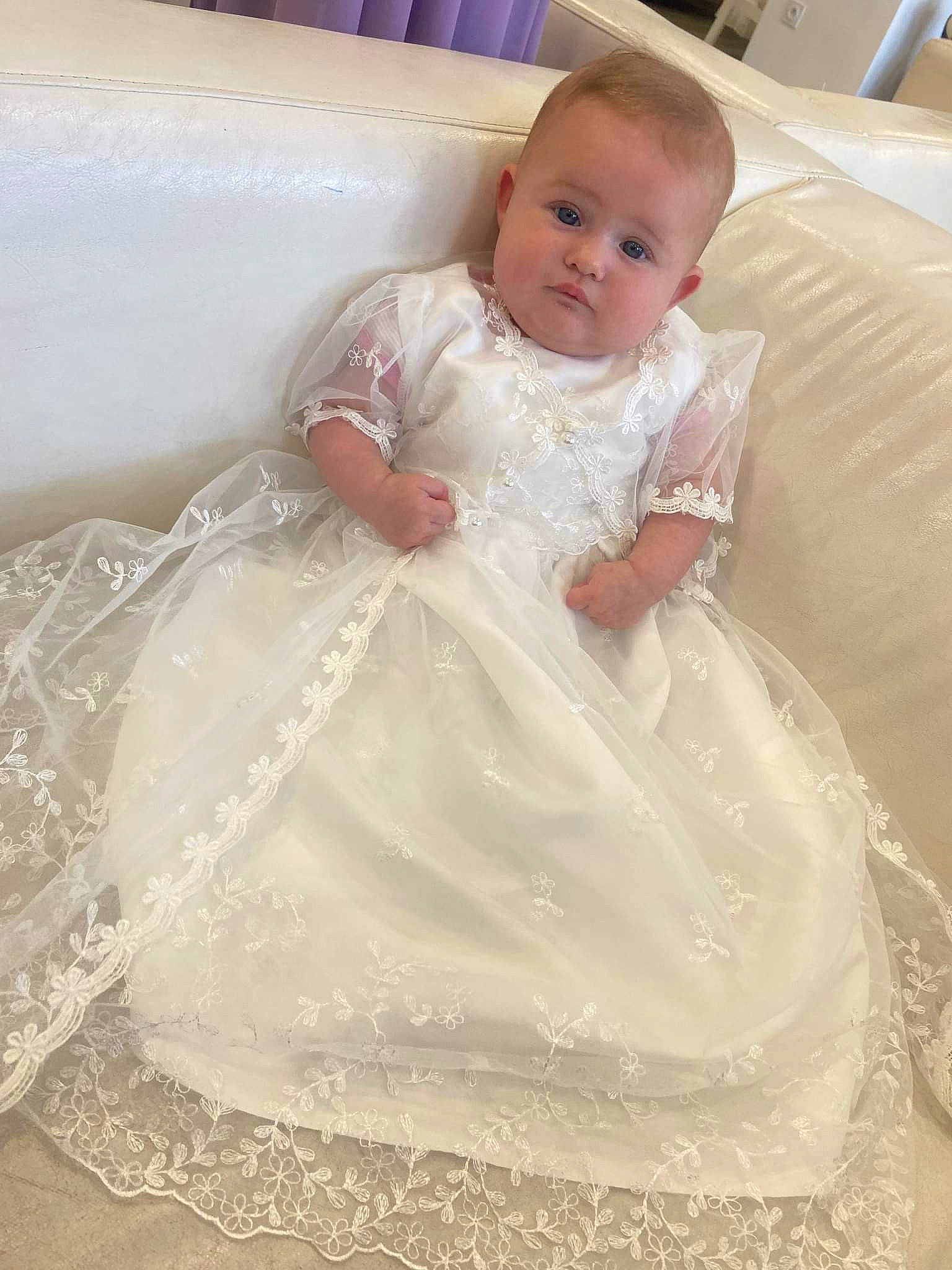Héléna participe au concours pour gagner de l'argent avec cette photo : baby, baby_products, baby_toddler_clothing, bathtub, bridal_accessory, bridal_clothing, bridal_party_dress, child, dress, embellishment, flooring, formal_wear, gown, happy, linens, person, petal, pink, skin, toddler