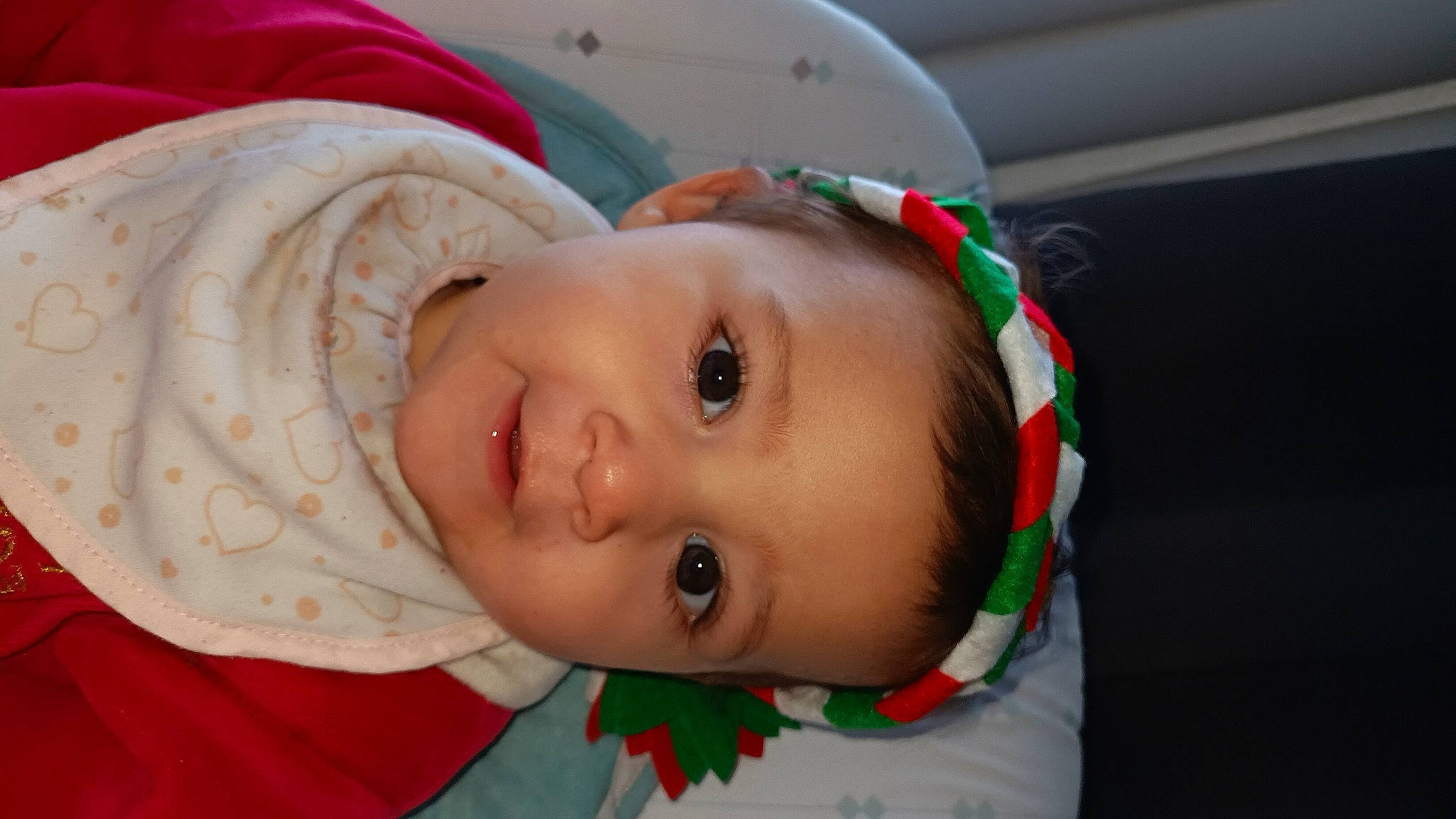 Mathilde a rejoint le concours — aidez-le/la à gagner de superbes lots ! baby, cheek, dress, eye, eyebrow, eyelash, happy, hat, headgear, human_body, iris, lip, mouth, nose, person, plant, skin, smile, toddler, tree