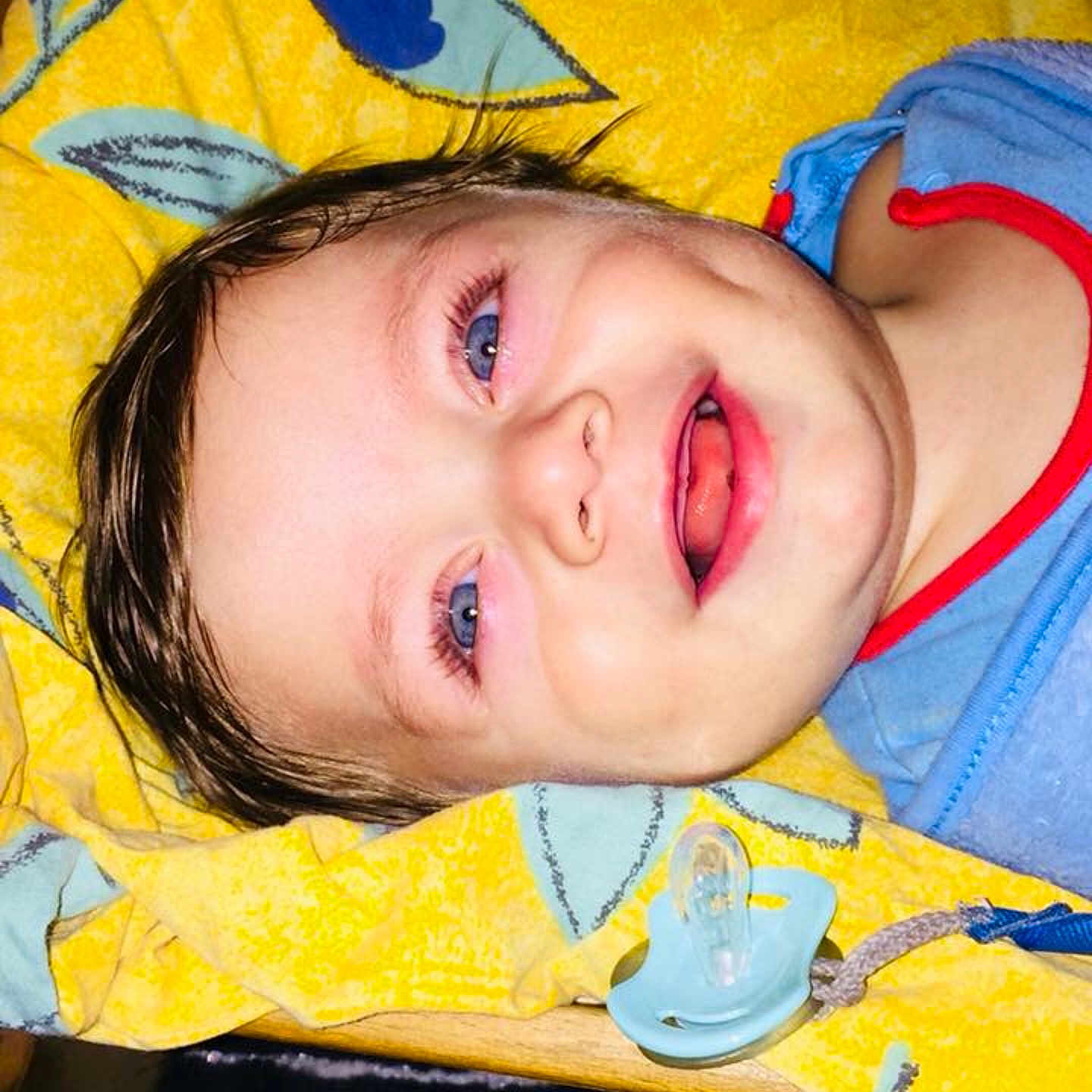 Muhamed Osmani a rejoint le concours — aidez-le/la à gagner de superbes lots ! boy, cheek, child, cool, eye, face, facial_expression, fun, girl, head, headgear, infant, mouth, nose, organ, product, skin, smile, toddler, yellow