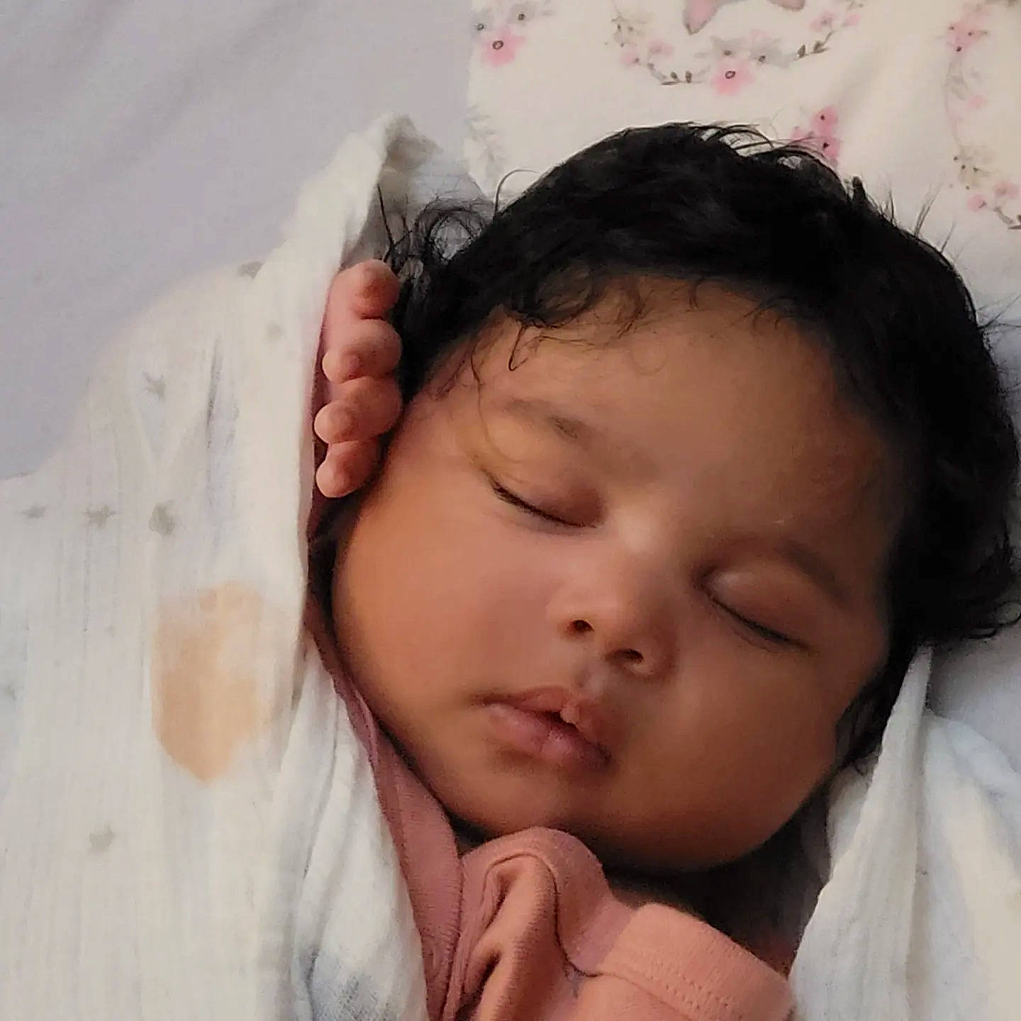 Damayiah is registered to the contest to win money with this photo: cheek, chin, comfort, ear, eyebrow, eyelash, facial_expression, forehead, gesture, hair, happy, head, iris, lip, mouth, neck, nose, person, skin, sleeve