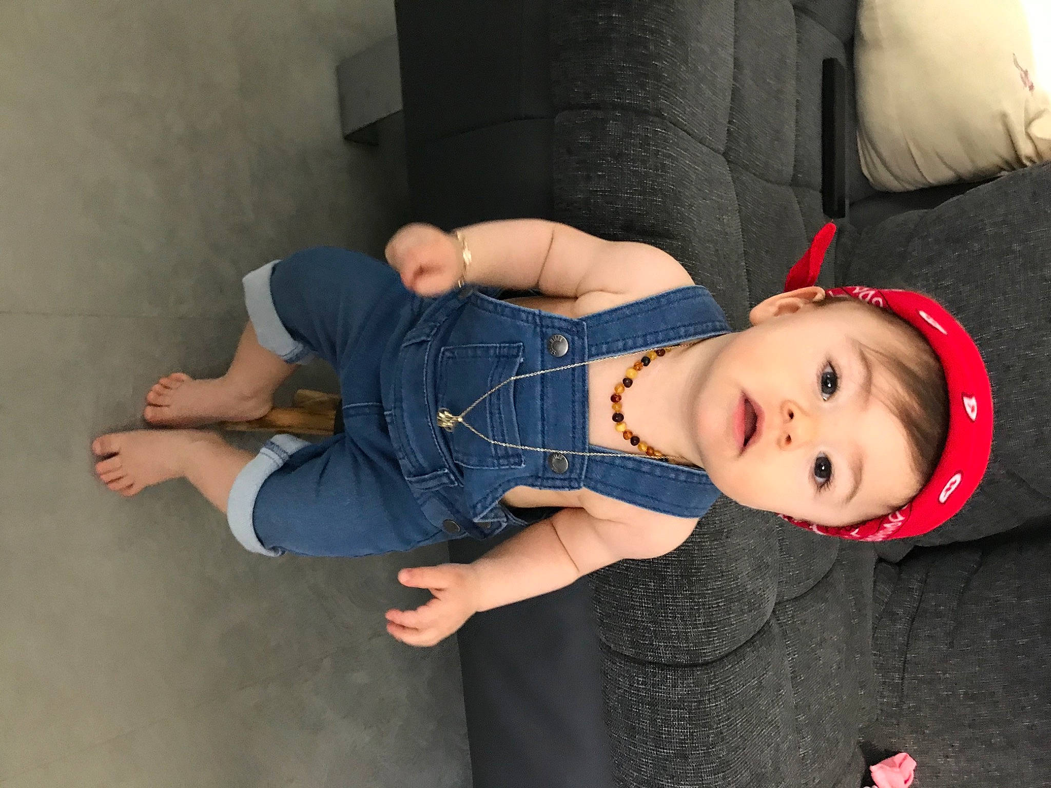 Ecrin-nisa a rejoint le concours — aidez-le/la à gagner de superbes lots ! baby, baby_toddler_clothing, child, comfort, denim, dress, electric_blue, fashion, flash_photography, fun, hat, headgear, human_leg, joint, knee, pattern, person, smile, surprise, thigh