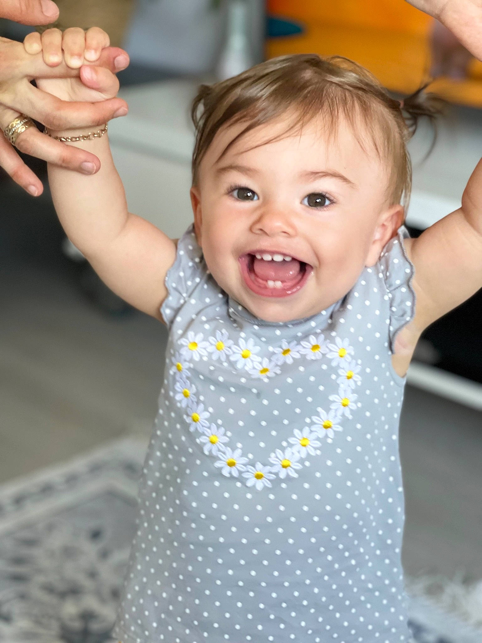 Ecrin-nisa participe au concours pour gagner de l'argent avec cette photo : baby, baby_toddler_clothing, child, facial_expression, finger, fun, gesture, hand, happy, leisure, nail, person, pink, skin, sleeve, smile, standing, t_shirt, thumb, toddler