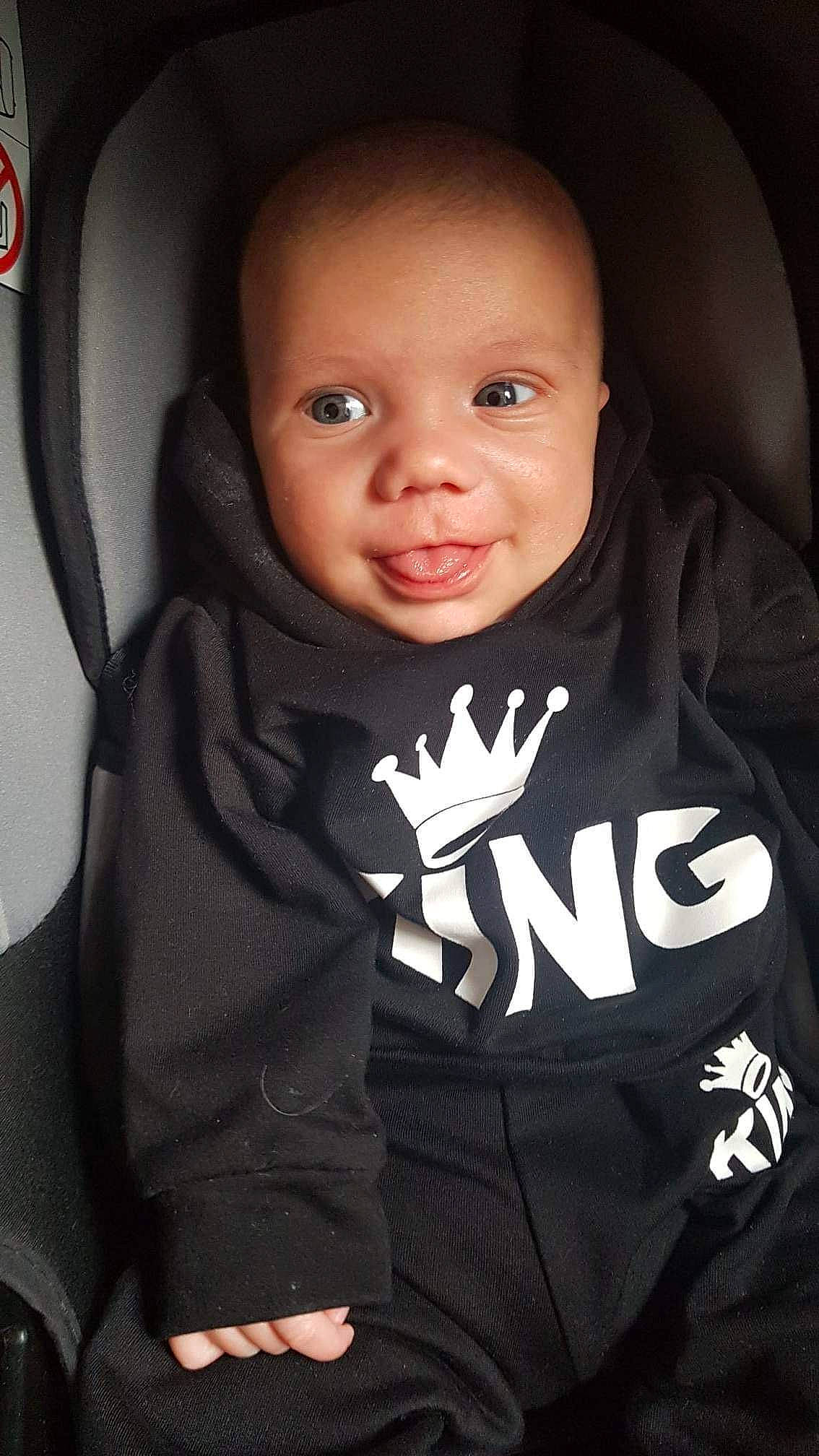 Sasha participe au concours pour gagner de l'argent avec cette photo : auto_part, automotive_design, baby, baby_carriage, baby_products, car_seat, cheek, child, comfort, darkness, family_car, flash_photography, font, formal_wear, happy, person, personal_protective_equipment, sitting, sleeve, smile