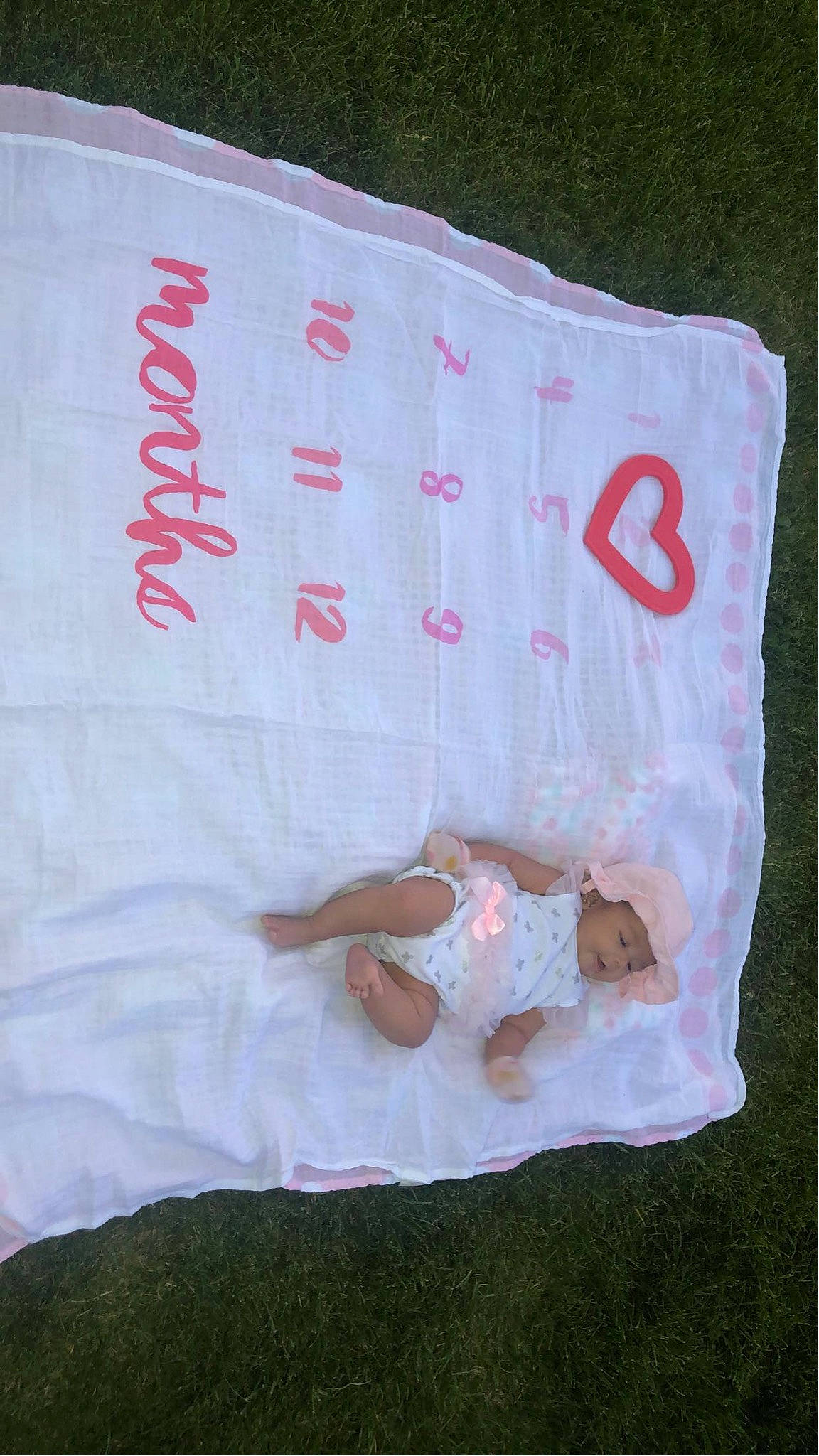 Jezabel is registered to the contest to win money with this photo: headwear, linens, person, textile