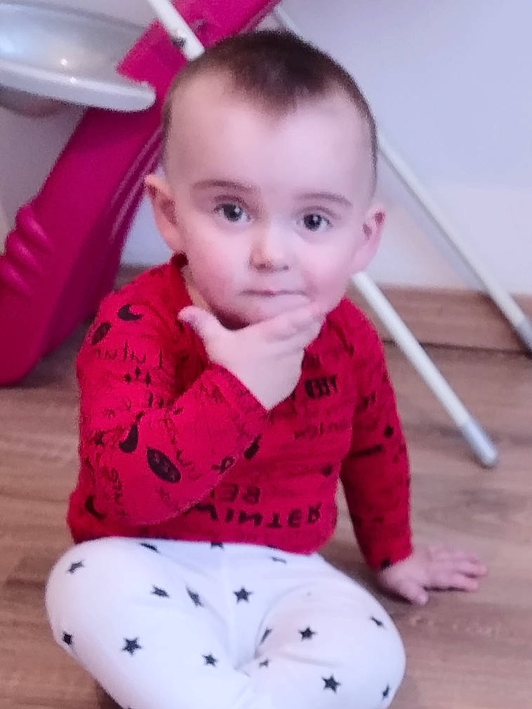 Ignazio participe au concours pour gagner de l'argent avec cette photo : baby, baby_toddler_clothing, cheek, child, person, pink, toddler